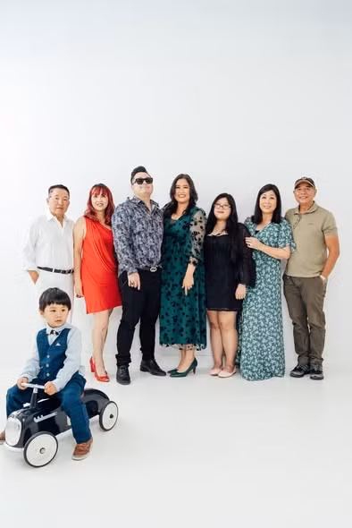 Gia đình nghệ sĩ Hồng Vân quây quần mừng sinh nhật cháu ngoại, bé trai Simba lên bốn tuổi. Ảnh: FB Hồng Vân