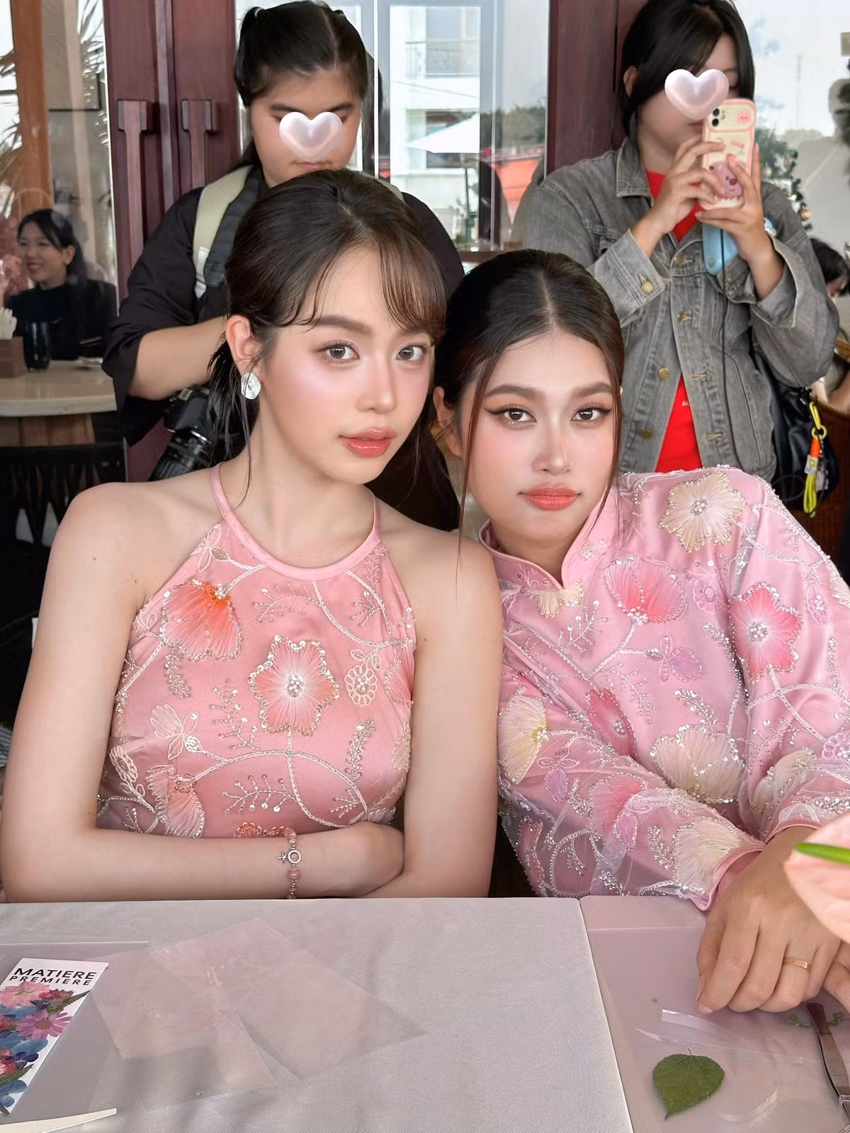 Hoa hậu Thanh Thuỷ và Hoa hậu Đoàn Thiên Ân xinh đẹp chung khung hình. Ảnh: FB Huỳnh Thị Thanh Thủy