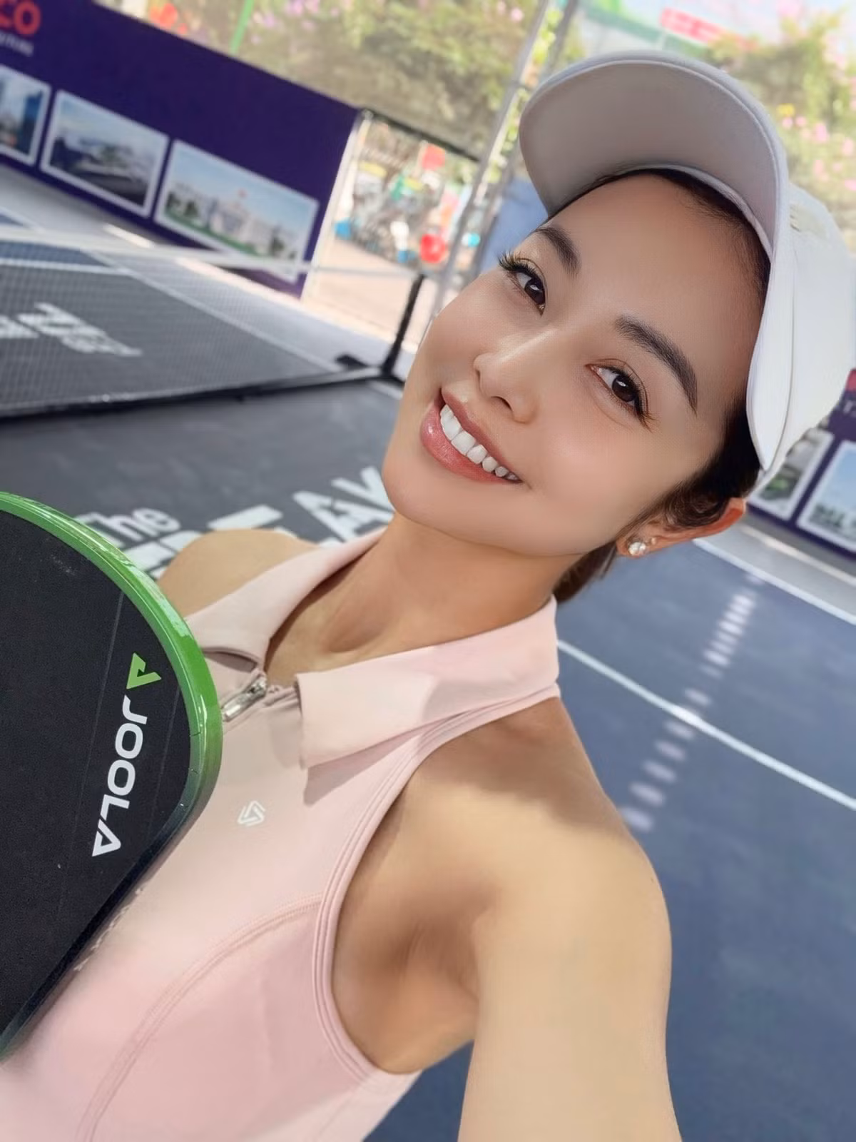 Chính nhờ 2 yếu tố sắc vóc và gout thẩm mỹ ấn tượng, bà mẹ 4 con chẳng bao giờ thua thiệt khi "đụng hàng" các mỹ nhân Vbiz. Ảnh: FB Jennifer Pham