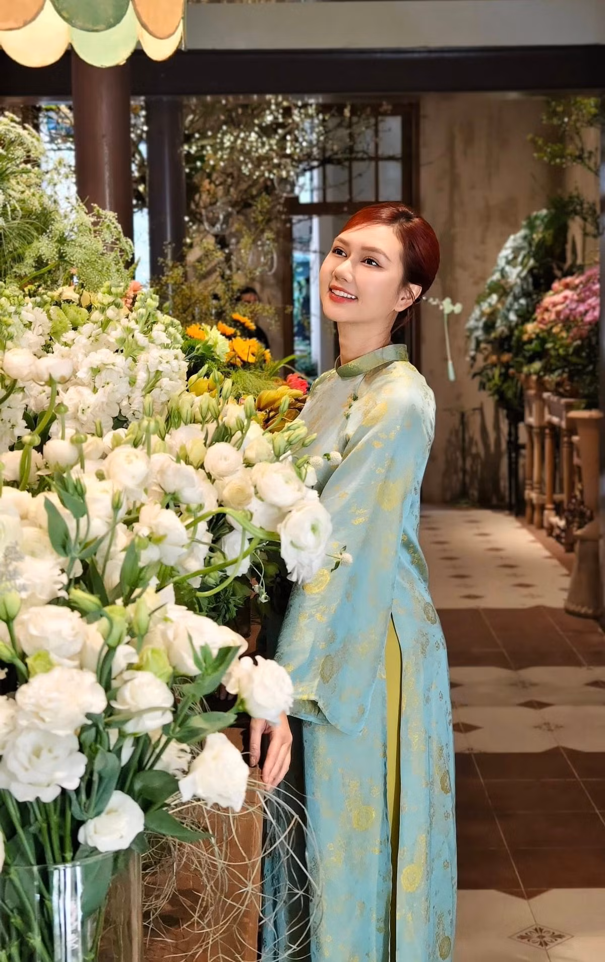 Anh sinh năm 1978, hơn cô 11 tuổi, dù chưa tổ chức đám cưới, cả hai đã đăng ký kết hôn và xây dựng tổ ấm hạnh phúc.