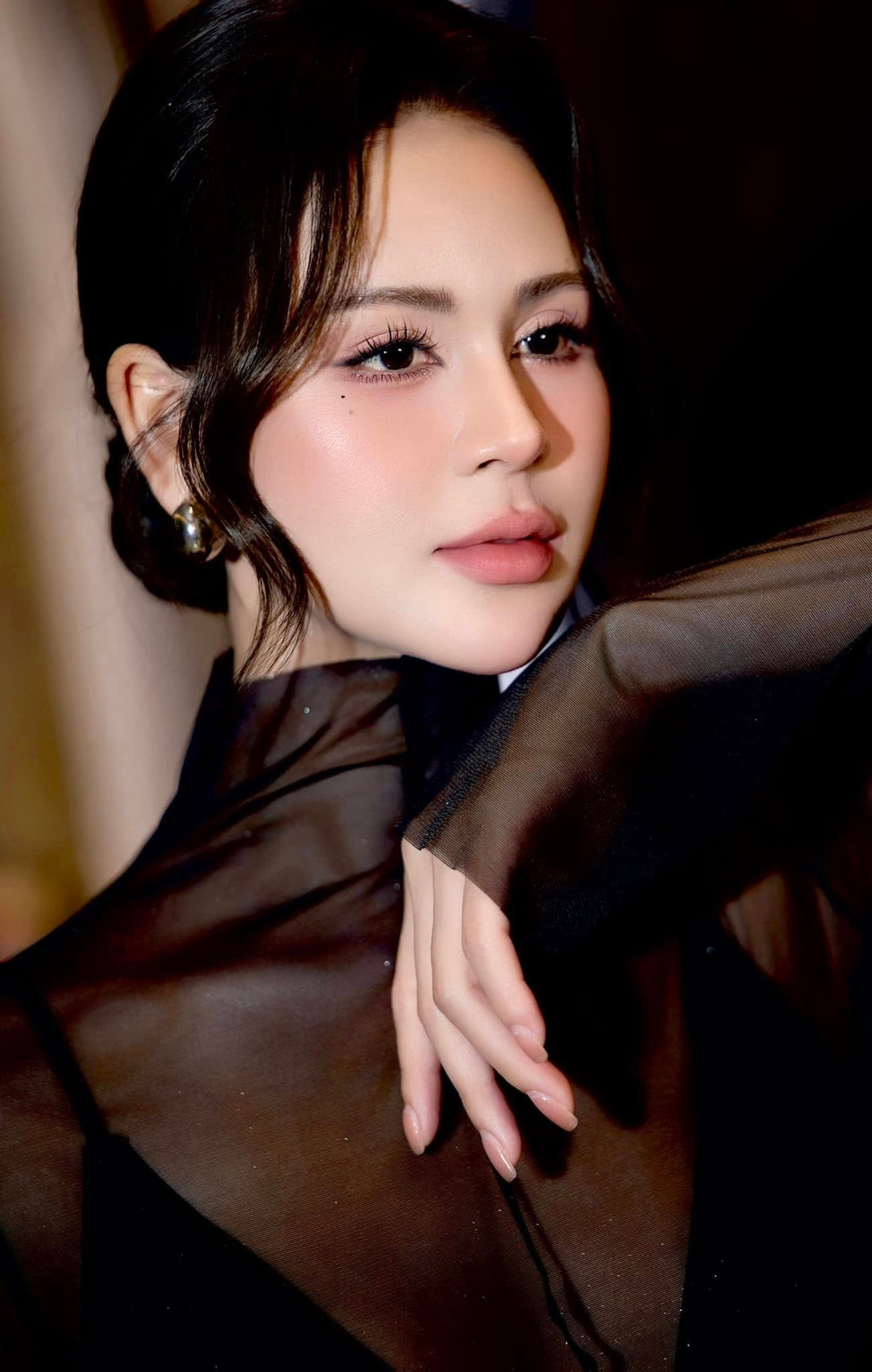 Diễn viên Lương Thu Trang khoe gương mặt sắc sảo. Ảnh: FB Lương Thu Trang