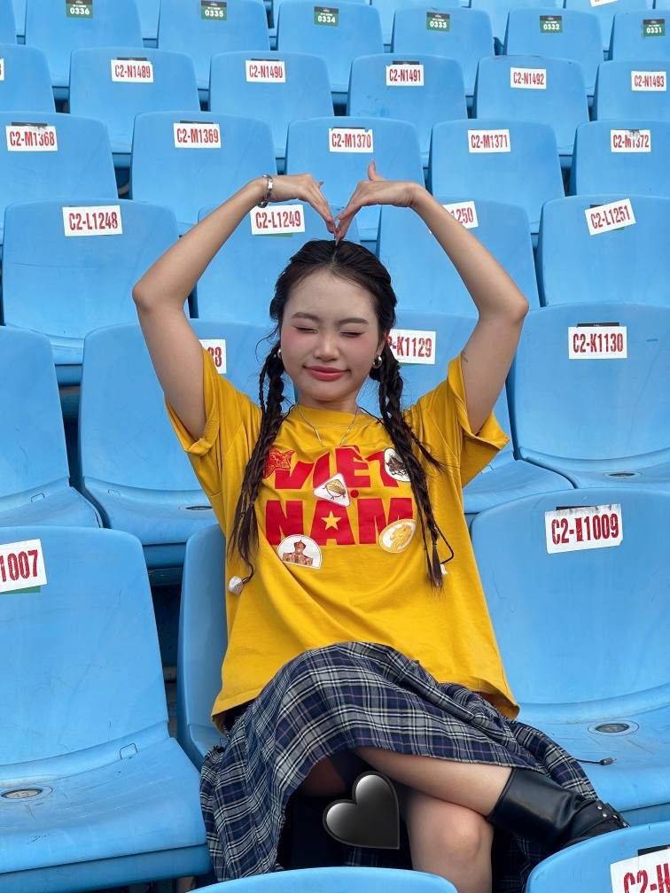 Tin tức sao Việt 11/10: Ca sĩ Phương Mỹ Chi tạo dáng nhí nhảnh trước giờ duyệt concert. Ảnh: FB Phương Mỹ Chi