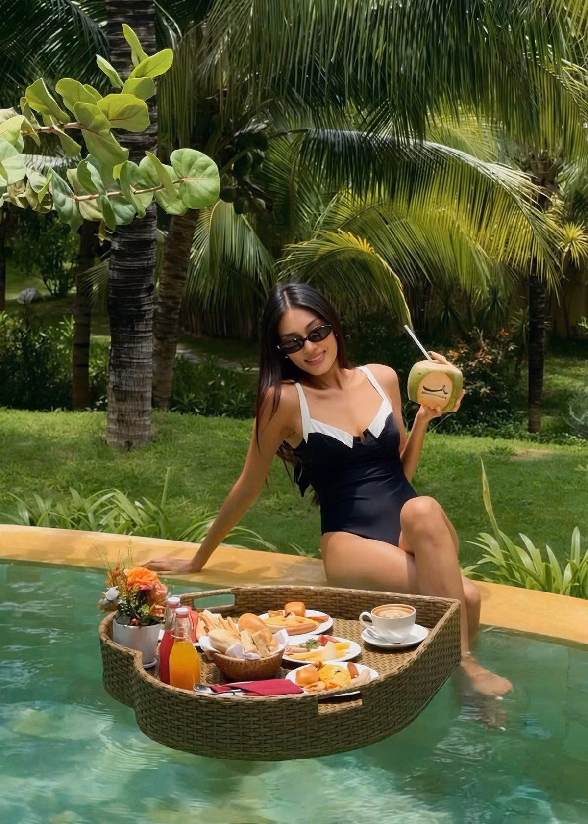 Phong cách thời trang của Á hậu mang đậm tinh thần phóng khoáng và hiện đại.