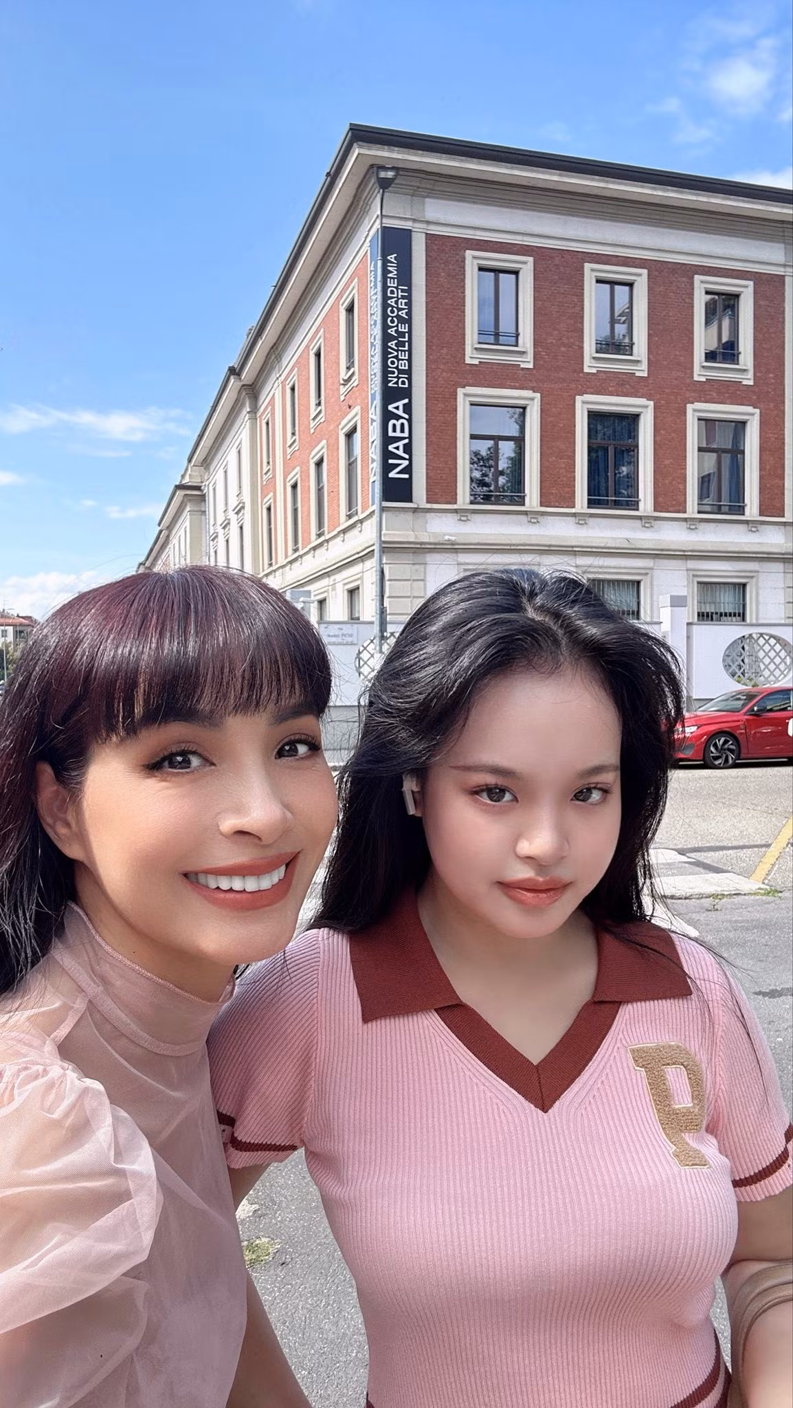 Tin tức sao Việt 19/9: Sau khi hỗ trợ con nhập học, cựu người mẫu Thúy Hạnh đưa ái nữ Suli tham quan những địa điểm nổi tiếng ở Milan. Ảnh: FB Bui Thuy Hanh