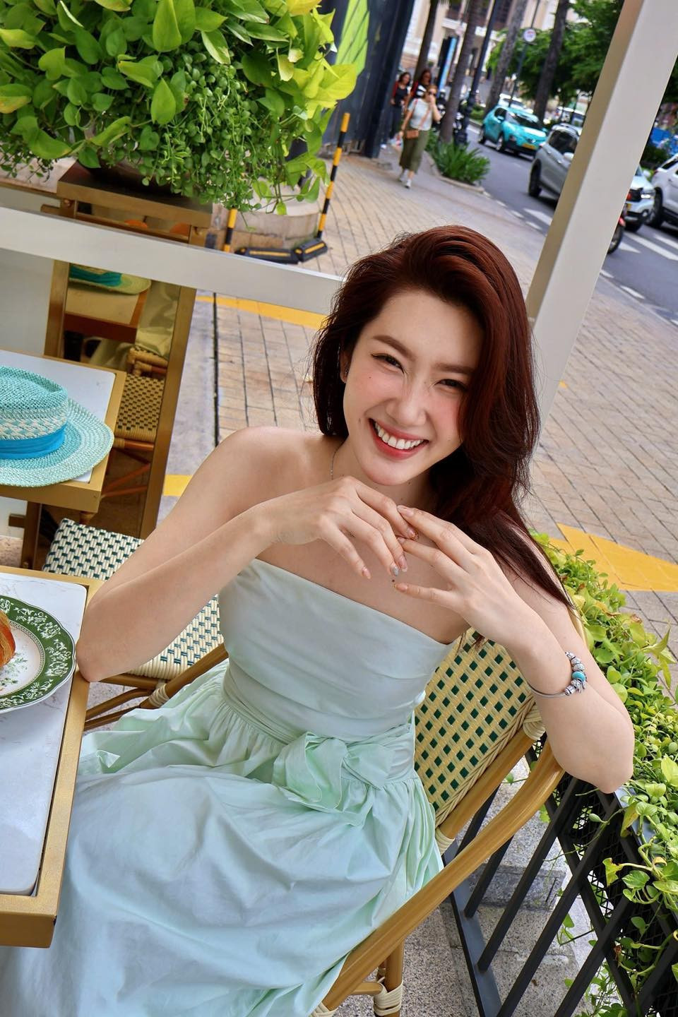 Không ít khán giả nhận xét rằng ở tuổi 34 Thuý Ngân như “lột xác” ngoạn mục. Gương mặt hài hòa, làn da trắng mịn và khí chất mong manh khiến cô được ví như Lưu Diệc Phi phiên bản Việt. Ảnh: FB Lê Huỳnh Thuý Ngân