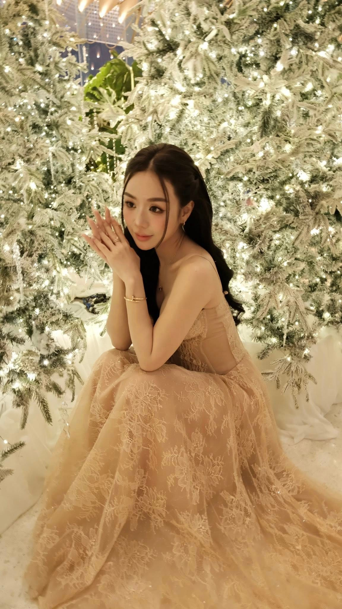 Trên mạng xã hội, Cindy thường chia sẻ những khoảnh khắc đời thường ấm áp.