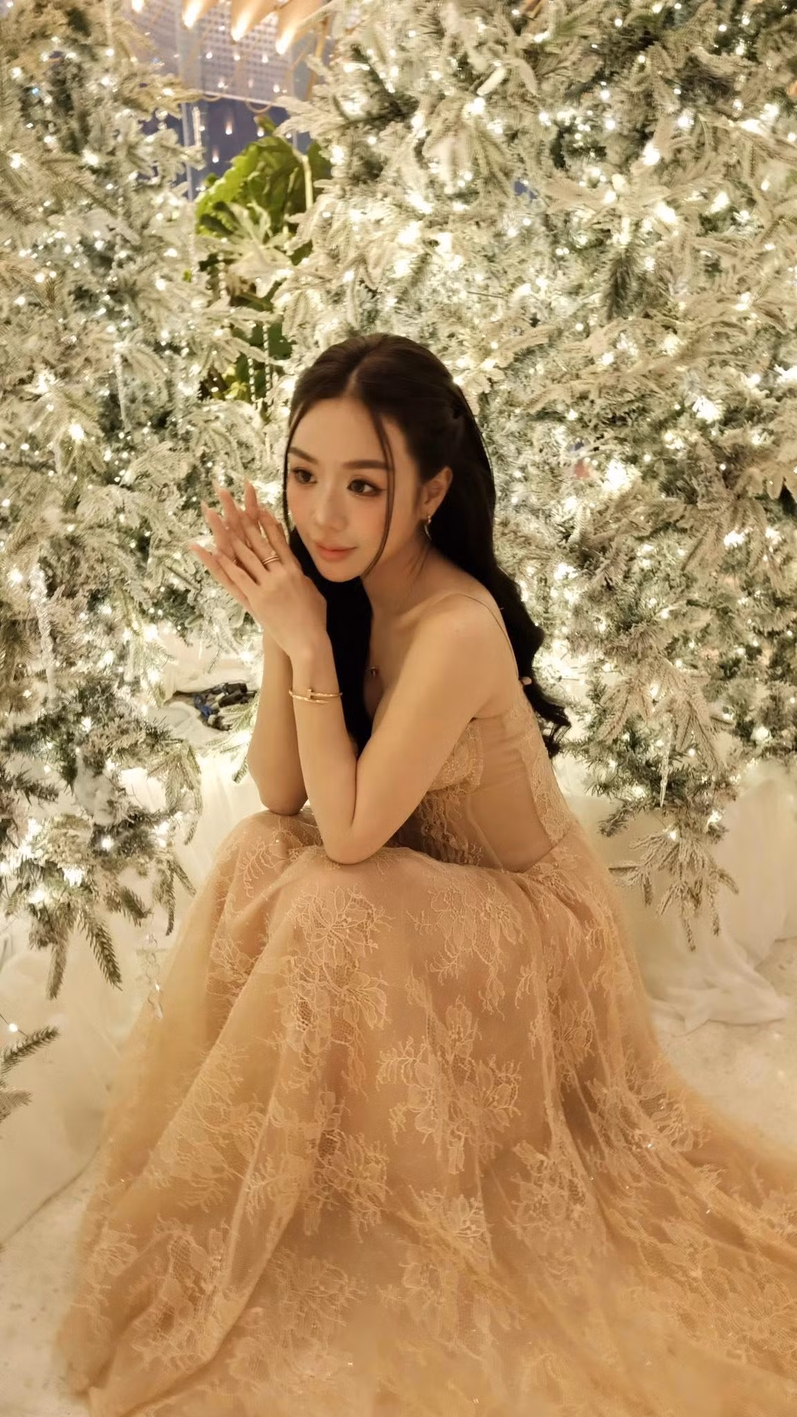 Trên mạng xã hội, Cindy thường chia sẻ những khoảnh khắc đời thường ấm áp.