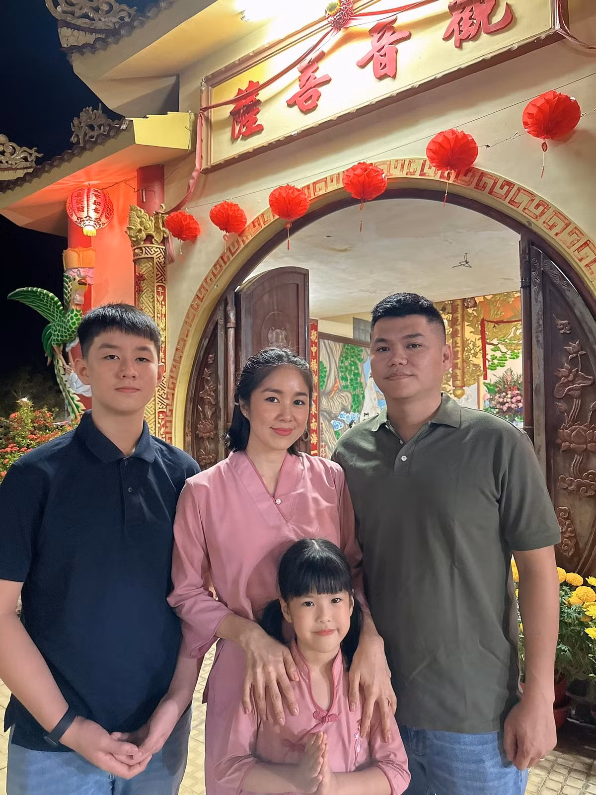 Trung Kiên hiện công tác trong quân đội. Anh từng học nhạc viện TP.HCM và giành giải nhất trong cuộc thi Tiếng hát truyền hình TP.HCM năm 2013. Ảnh sử dụng trong bài: FB Lê Phương