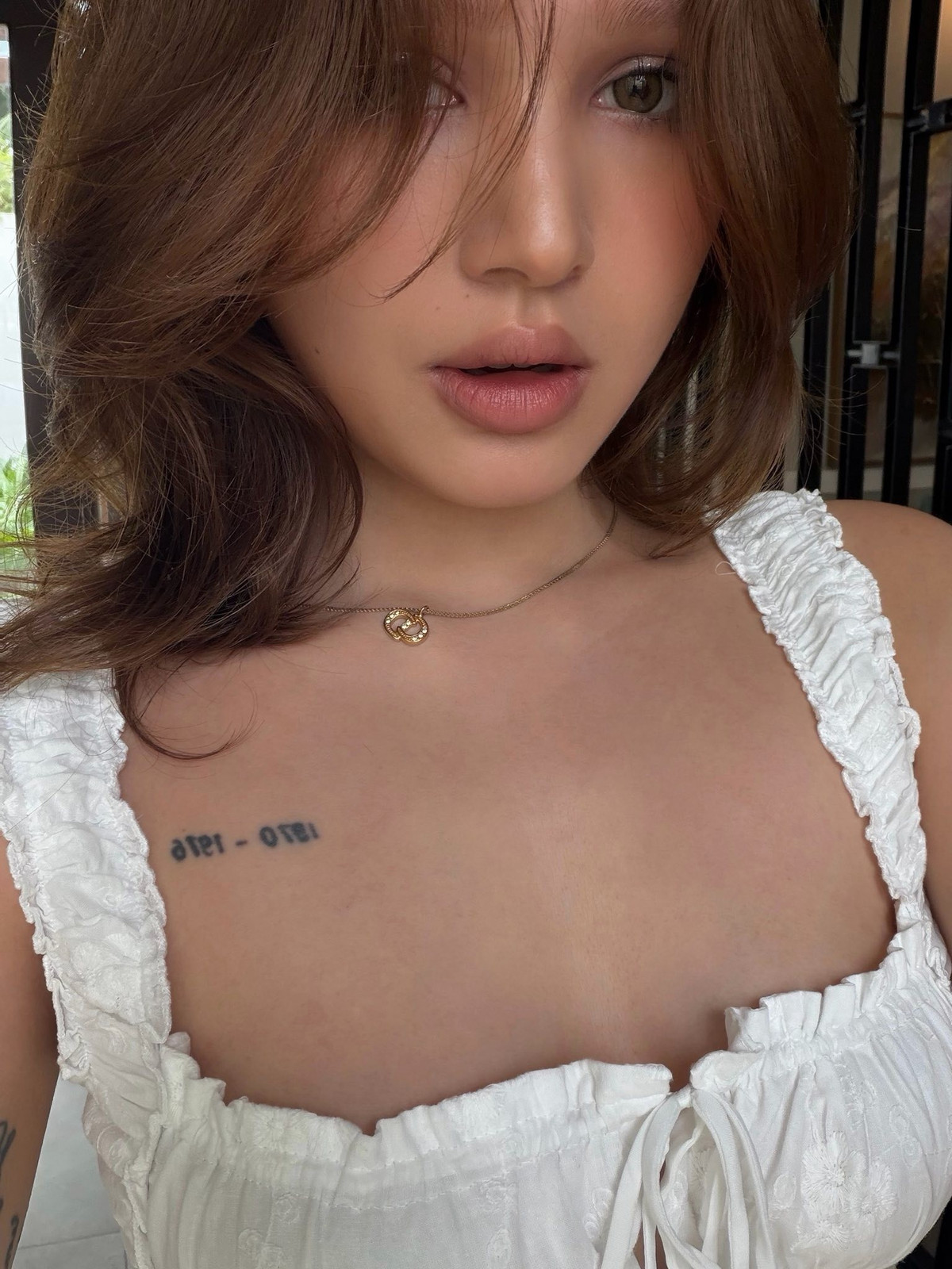 Mới đây, người hâm mộ không khỏi ngỡ ngàng trước diện mạo hoàn toàn mới của cô nàng. Không còn là nàng công chúa kẹo ngọt, Xoài Non xuất hiện với làn da nâu khỏe khoắn, gợi cảm.