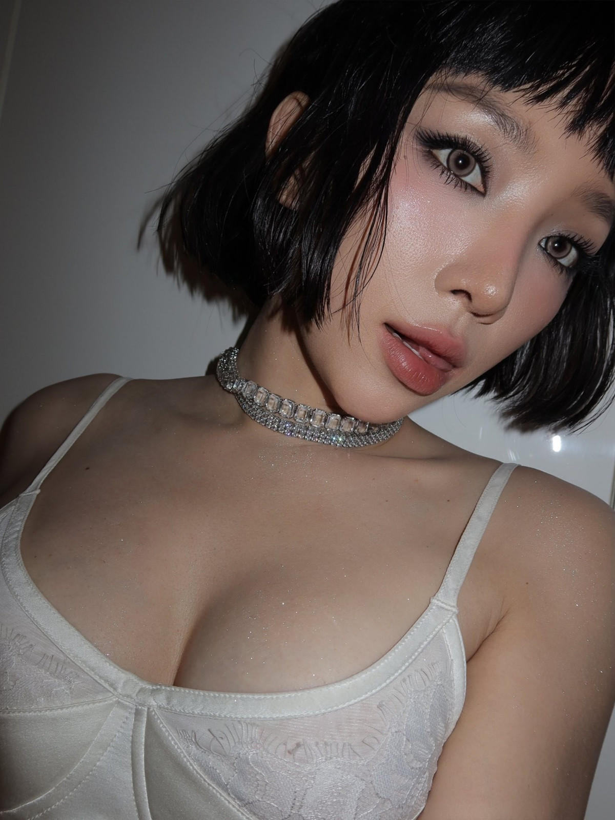 Không cần trang phục quá cầu kỳ, Tóc Tiên vẫn dễ dàng thu hút mọi ánh nhìn nhờ chiếc eo thon gọn và làn da khỏe khoắn.