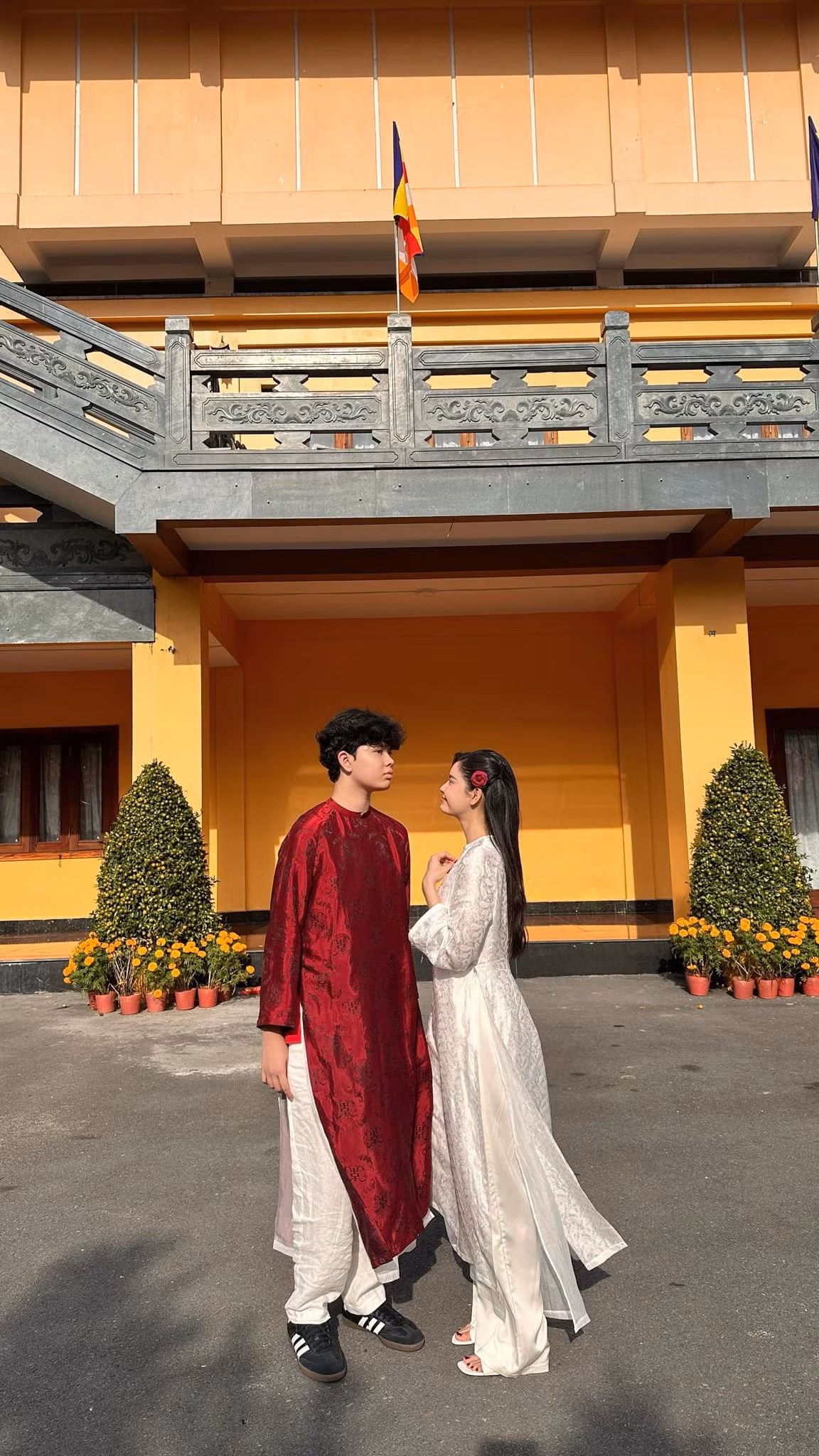 Nữ diễn viên từng tiết lộ, con trai đã chạm mốc chiều cao 1m8 từ năm 12 tuổi và cô tin rằng con vẫn còn khả năng phát triển thêm trong tương lai.