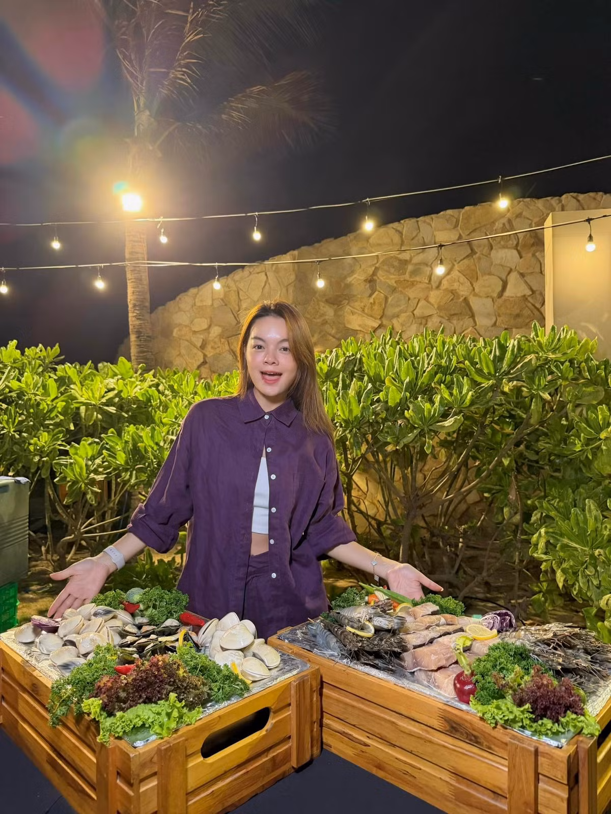 Phạm Quỳnh Anh cho biết cô duy trì chế độ ăn uống khoa học, hạn chế đồ dầu mỡ, đồng thời tập luyện đều đặn để giữ cơ thể khỏe mạnh.