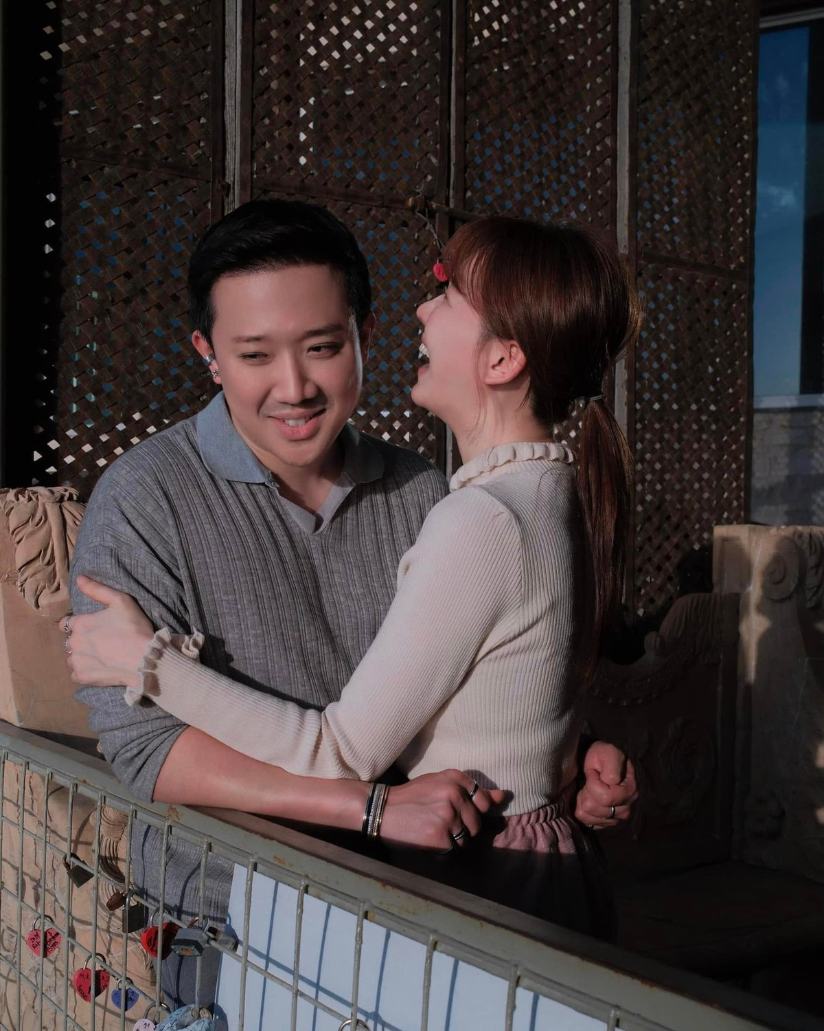 Sự ăn ý trong công việc lẫn đời sống giúp Trấn Thành và Hari Won luôn giữ được hình ảnh tích cực trong mắt công chúng.