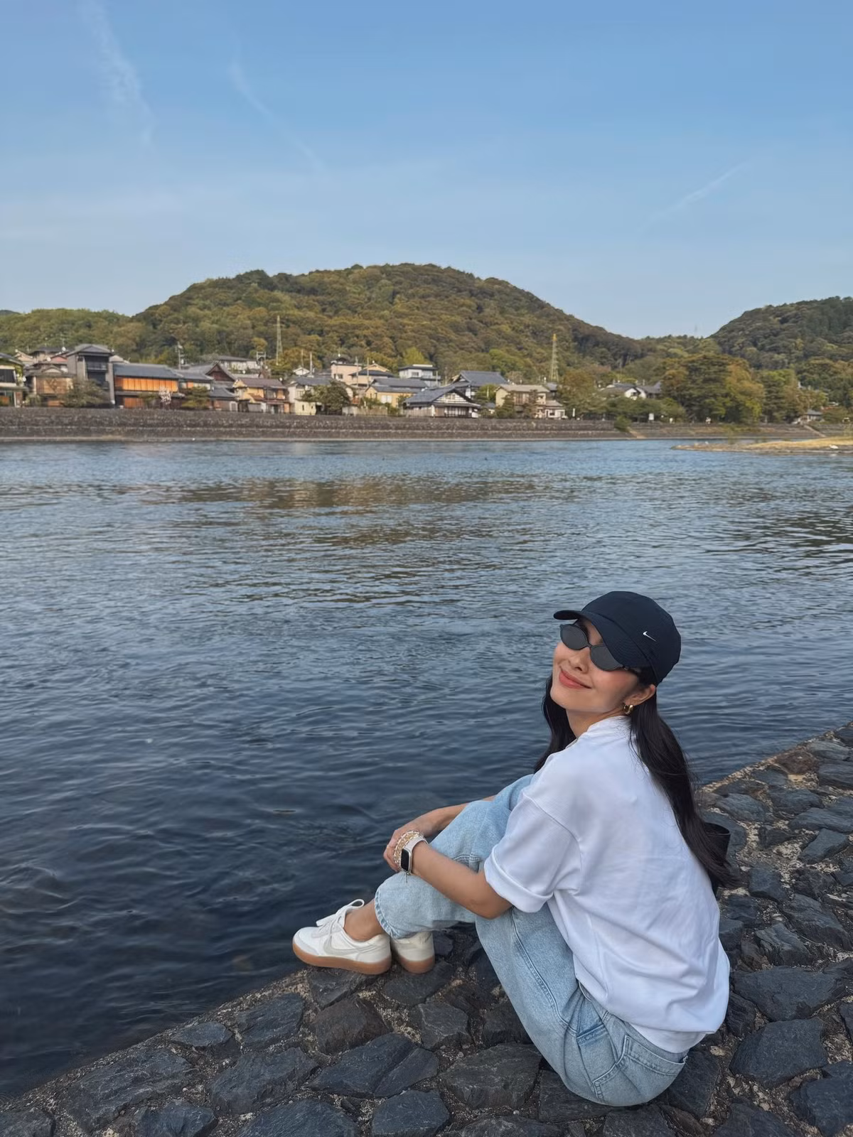 Visual hiện tại của Tăng Thanh Hà là sự dung hòa giữa thanh lịch, khỏe khoắn và phong thái tự tin.