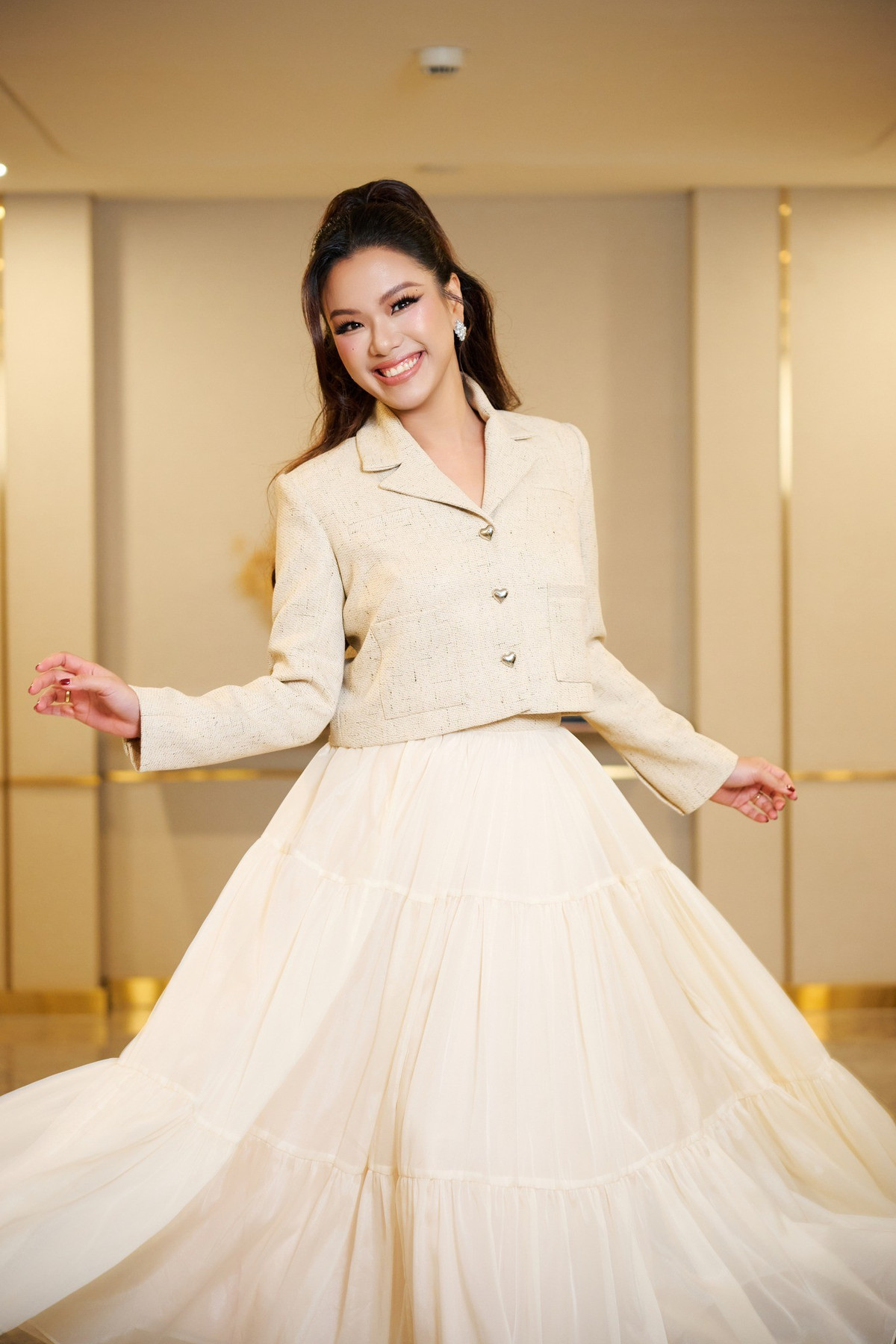 Tin tức sao Việt 12/2: Ca sĩ Phương Vy bận rộn chạy show những ngày cuối năm. Ảnh: FB Phuong Vy