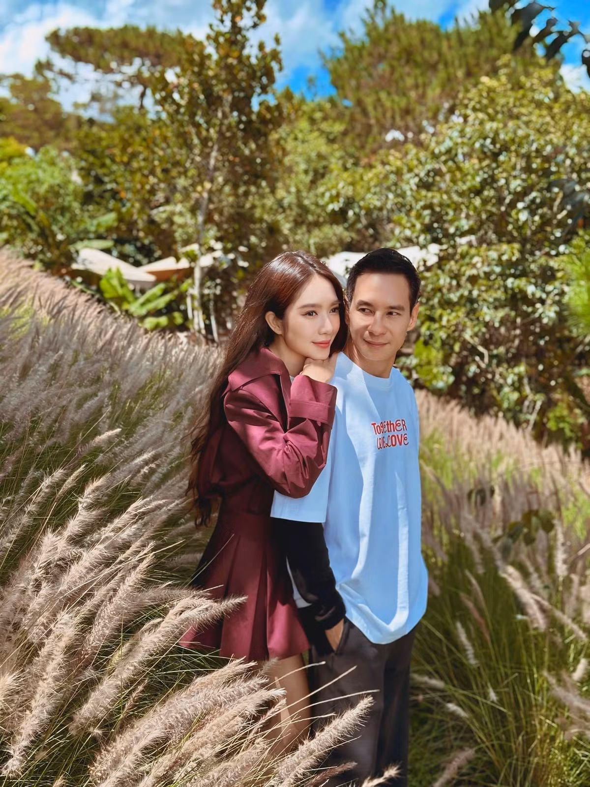 Lý Hải chia sẻ khoảnh khắc tình tứ cùng bà xã Minh Hà. Ảnh: FB Ly Hai Minh Ha