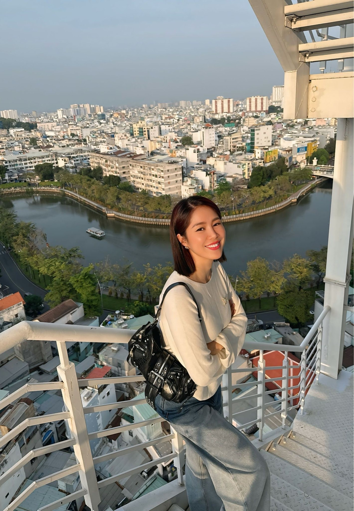 Lê Phương vẫn duy trì hoạt động nghệ thuật đều đặn. Cô là gương mặt quen thuộc của màn ảnh nhỏ, từng ghi dấu ấn qua nhiều vai diễn có chiều sâu tâm lý.