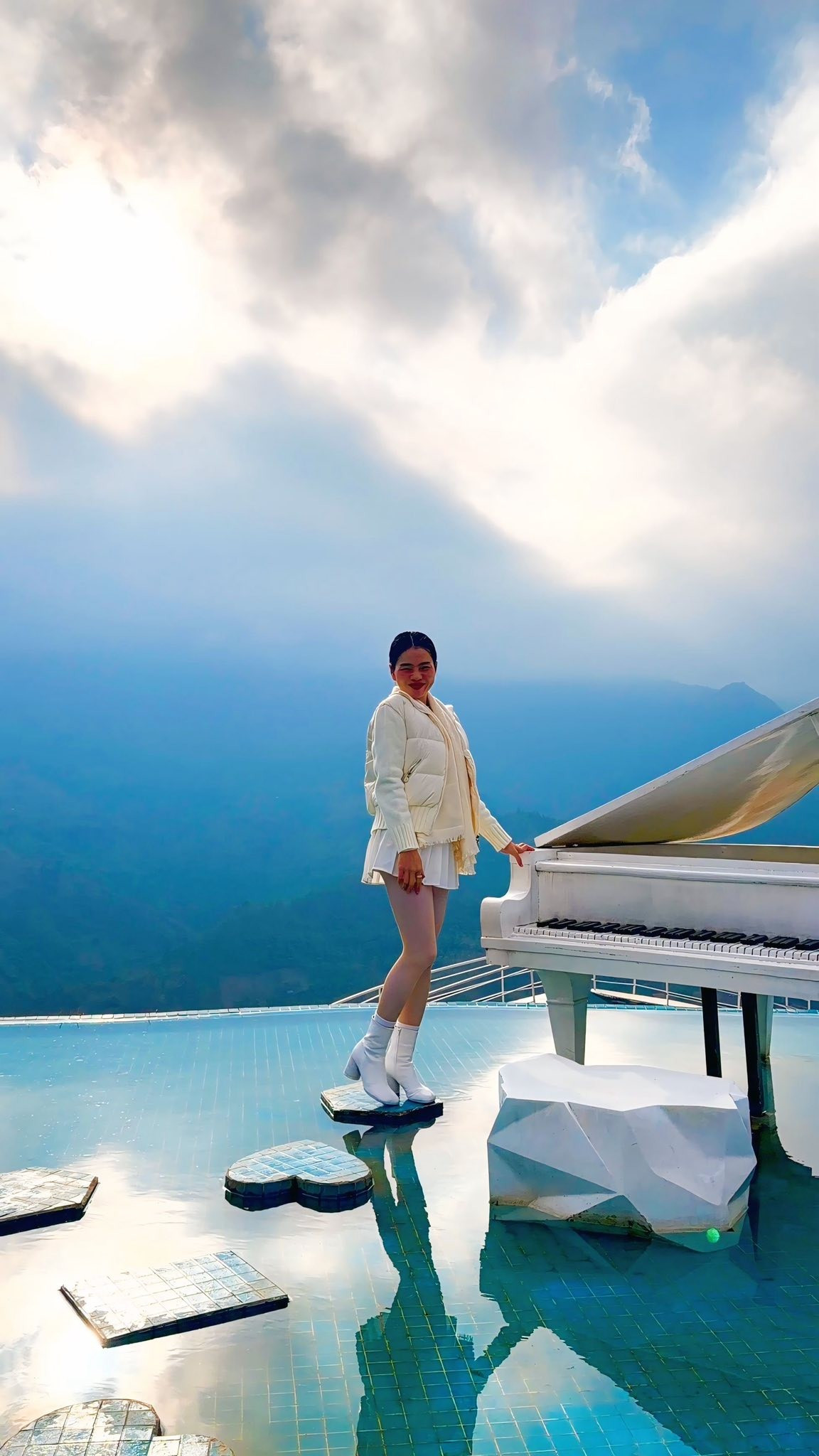 Ca sĩ Lệ Quyên trầm trồ trước cảnh sắc thiên nhiên khi đến Sa Pa. Ảnh: FB Lệ Quyên