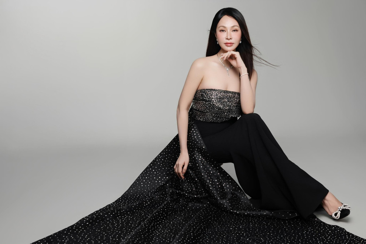 Sau cuộc thi, Uyên Linh cho ra mắt nhiều ca khúc và nhanh chóng thành hit, như: Chỉ là giấc mơ, Bài hát của em, Cảm ơn tình yêu, Người hát tình ca, Chờ người nơi ấy, Ước sao ta chưa gặp nhau… Cô từng giành tới 4 đề cử cho giải Cống hiến.