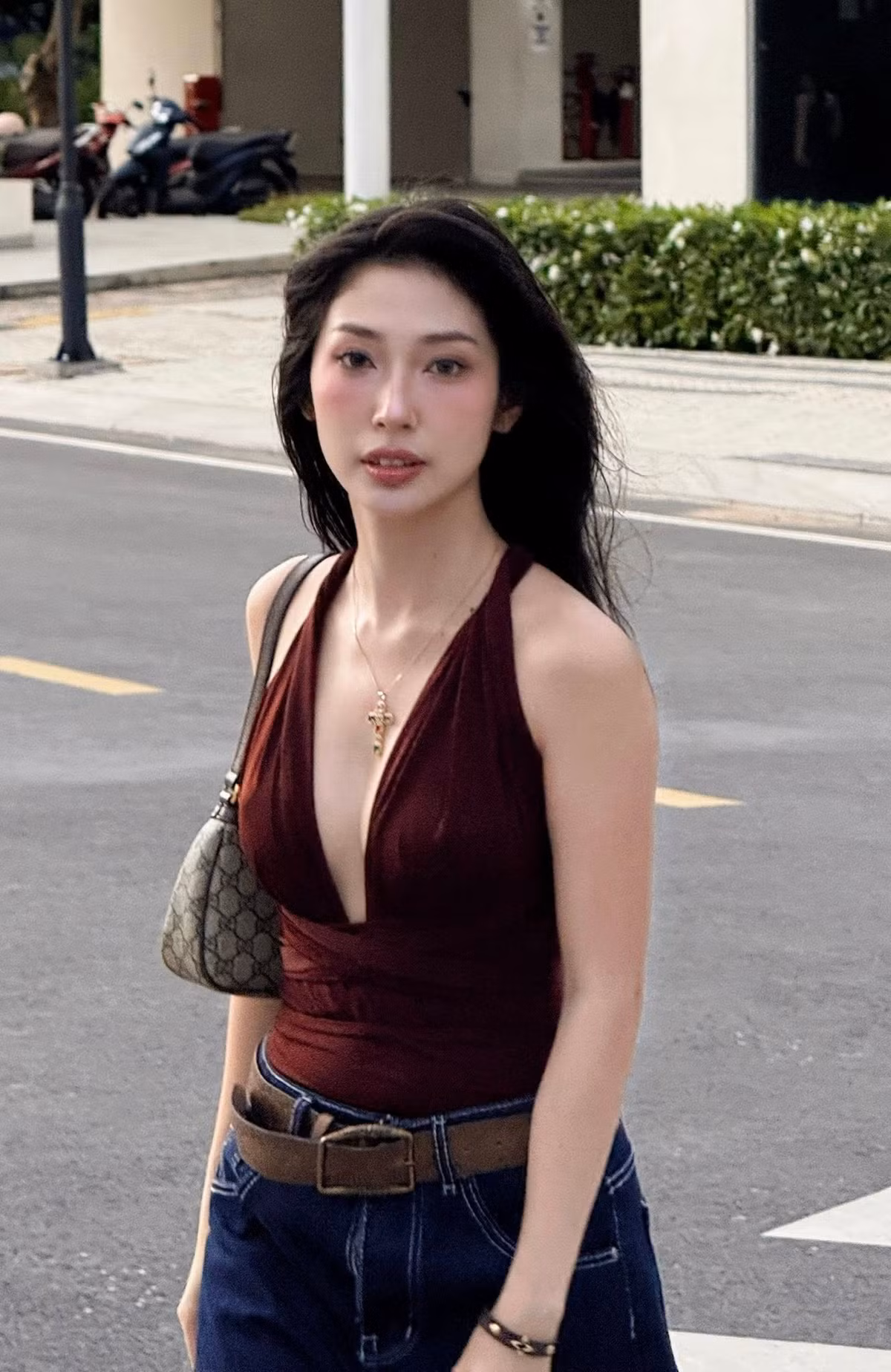 Netizen dành nhiều lời khen có cánh cho sự xinh đẹp vượt thời gian của nữ ca sĩ sinh năm 1991. Ảnh: FB Khổng Tú Quỳnh