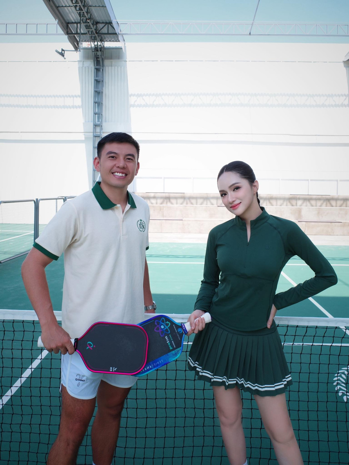 Hoa hậu Hương Giang chơi pickleball cùng vận động viên cầu lông Lý Hoàng Nam. Ảnh: FB Nguyễn Hương Giang