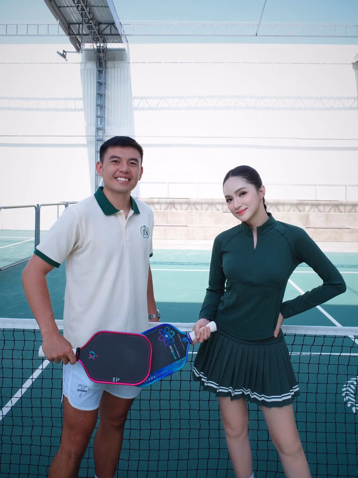 Hoa hậu Hương Giang chơi pickleball cùng vận động viên cầu lông Lý Hoàng Nam. Ảnh: FB Nguyễn Hương Giang