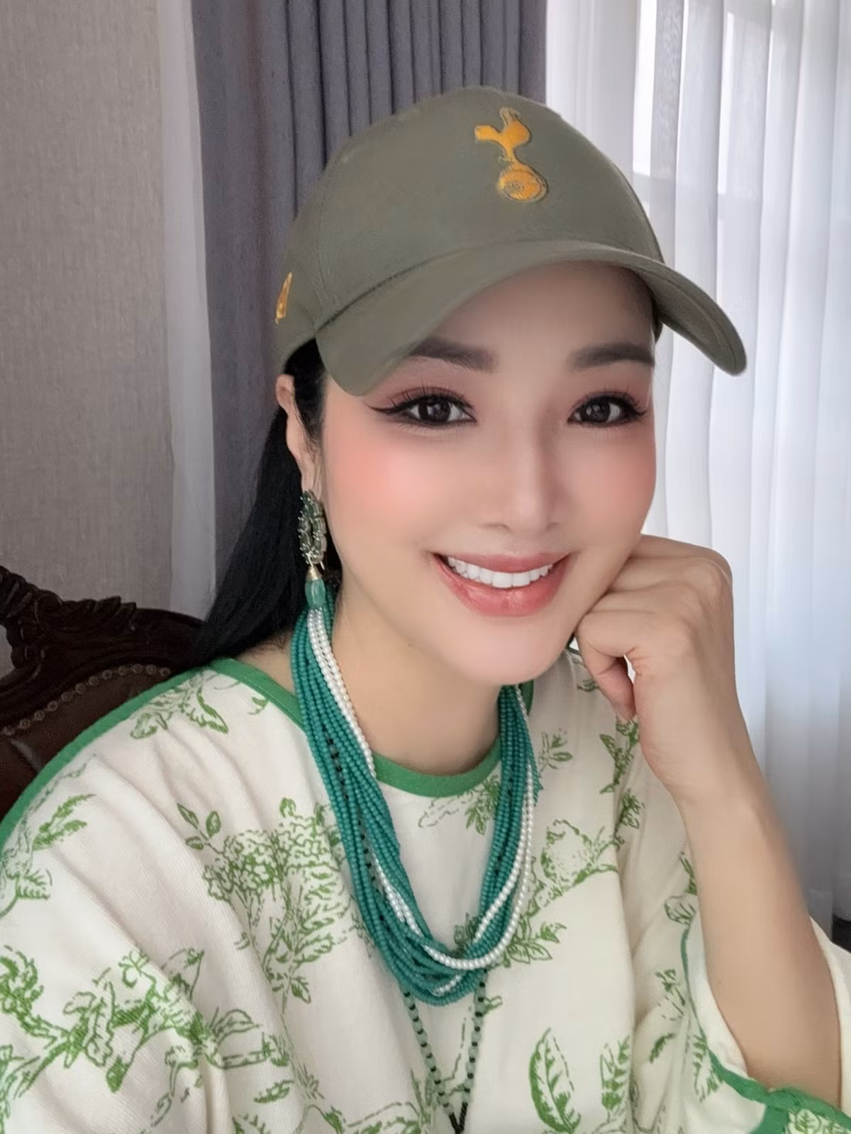 Hoa hậu 7X từng nhiều lần kể kỷ niệm "dở khóc dở cười" vì nhan sắc trẻ trung khó tin.