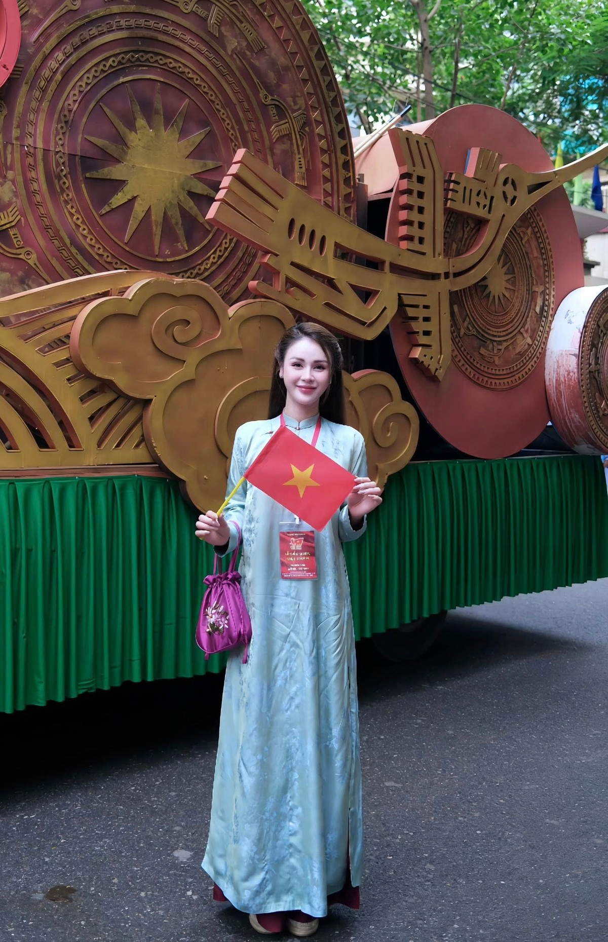 Diễn viên Lương Thu Trang cho biết thấy bồi hồi, xúc động như mỗi lần có vở diễn mới khi đến ngày tổng duyệt diễu binh. Ảnh: FB Lương Thu Trang