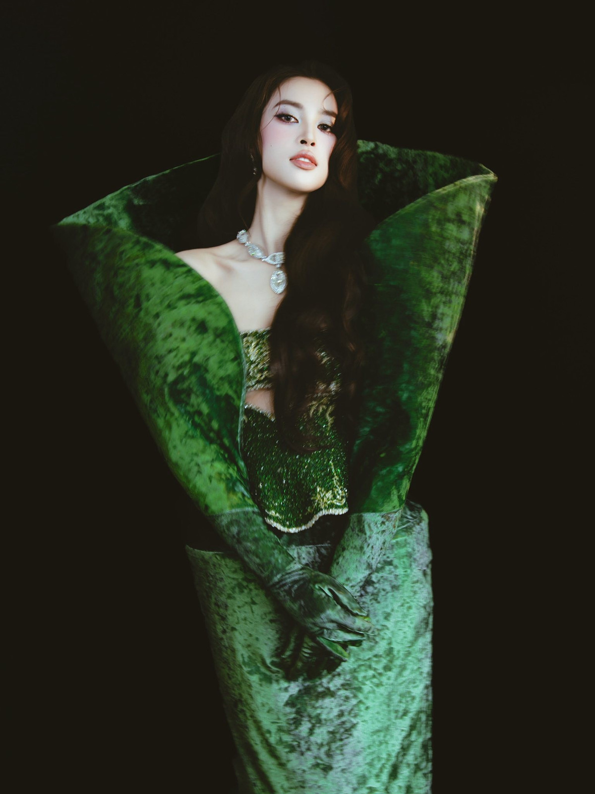 Hoa hậu Tiểu Vy hút mắt khi diện bộ trang phục có thiết kế độc đáo. Ảnh: FB Trần Tiểu Vy