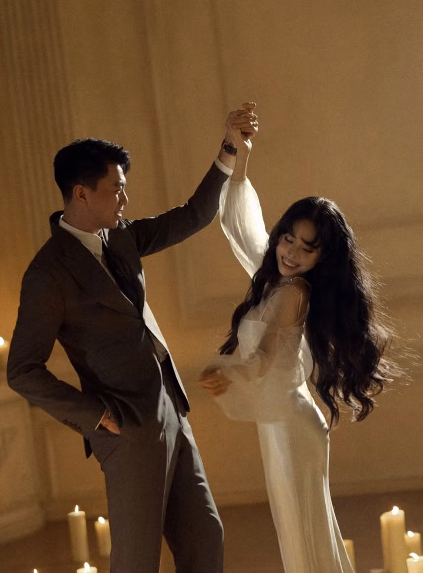 Ca nương Kiều Anh tung bộ ảnh ngọt ngào bên chồng kỷ niệm 12 năm ngày cưới. Ảnh: IG kieuanhmuzik