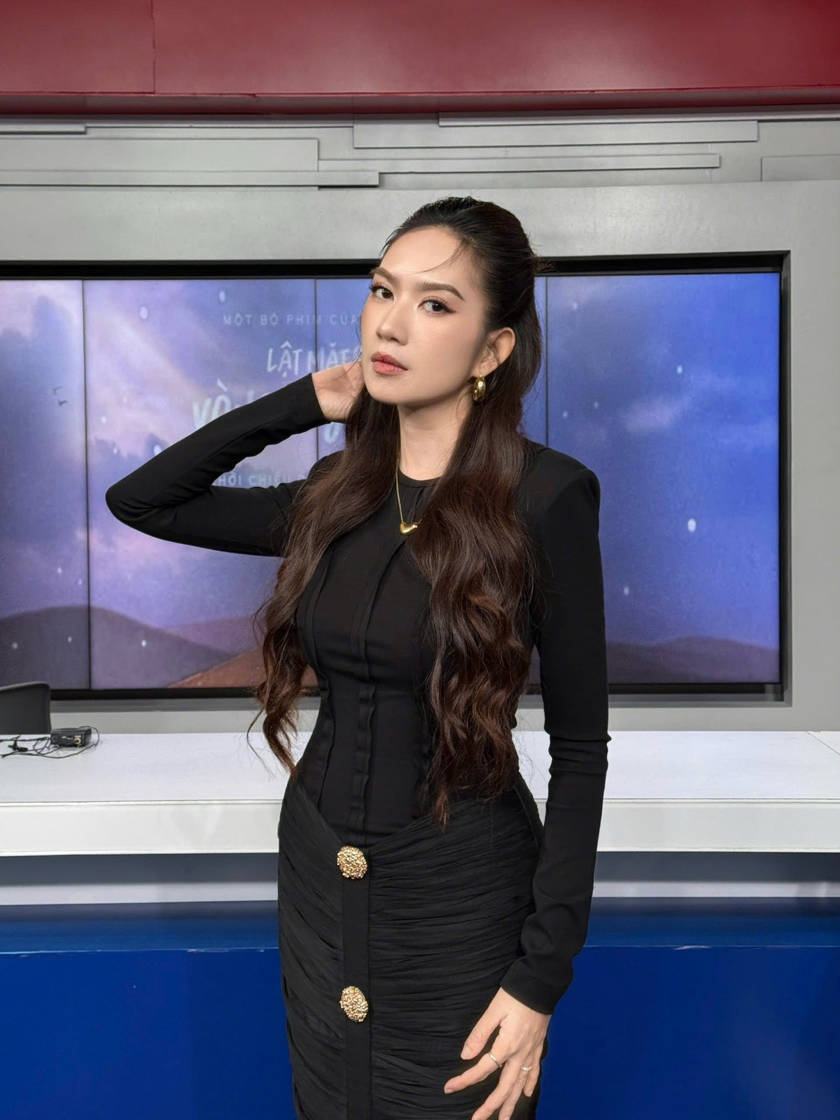 Bà xã Lý Hải - Minh Hà chọn outfit đen quý phái. Ảnh: FB Minh Hà