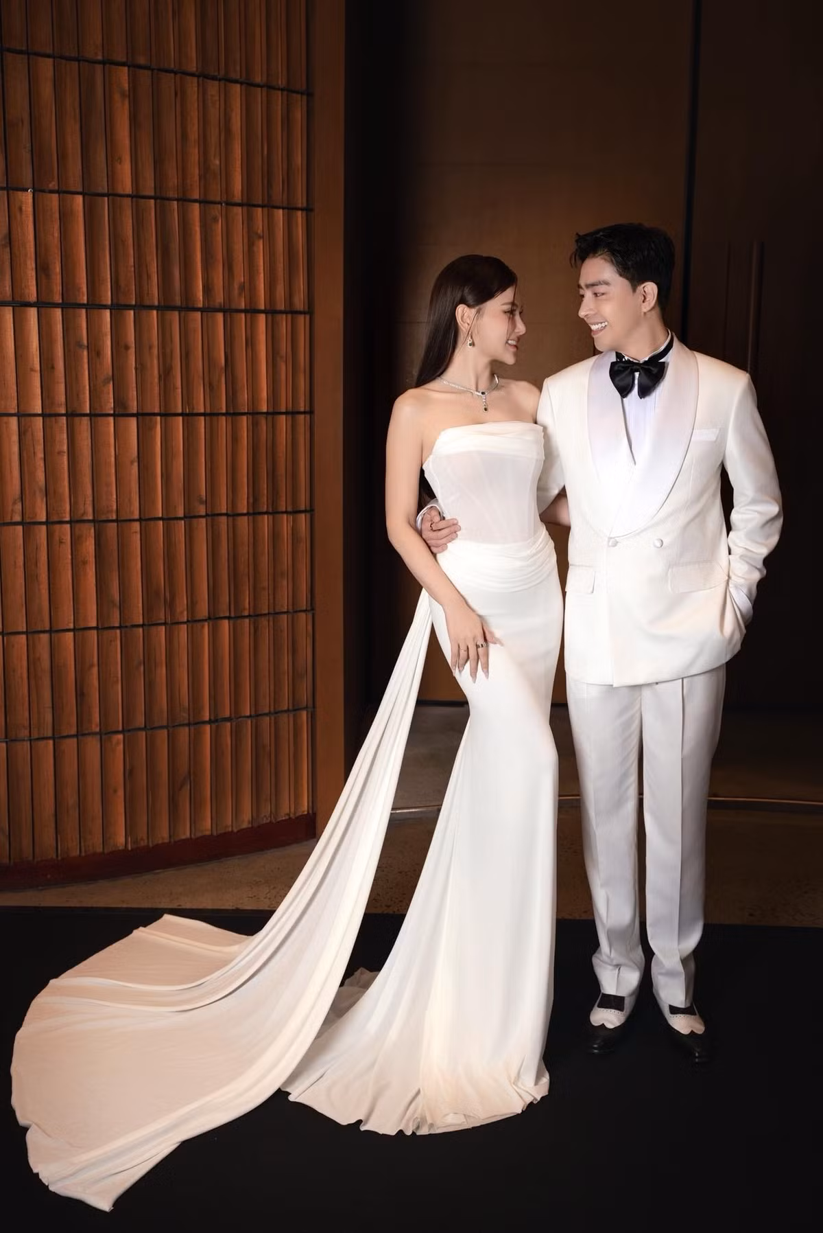 Ở tuổi 41, Thu Thủy không giấu được sự viên mãn khi chia sẻ rằng cô đang sống những ngày tháng hạnh phúc nhất: chồng yêu thương, chiều chuộng hết mực, và các con thì ngoan ngoãn, khỏe mạnh.