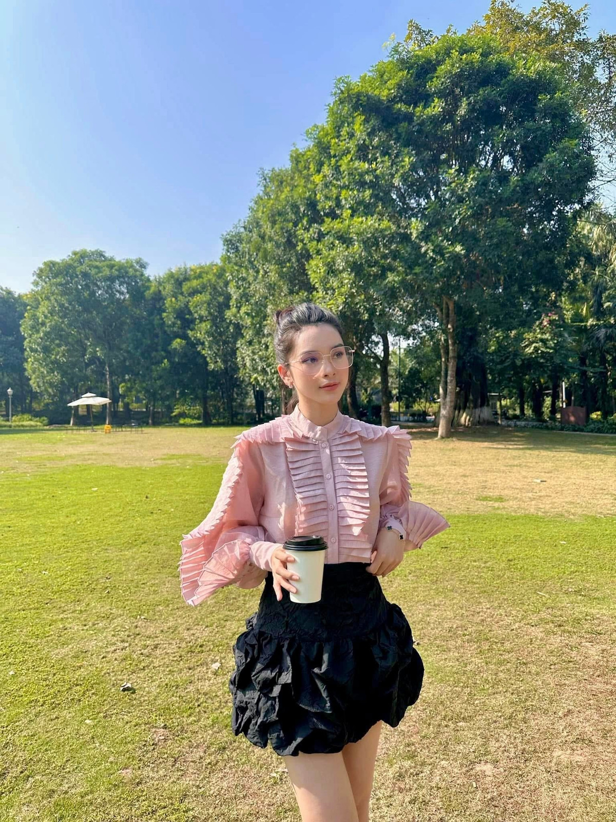 Diễn viên Quỳnh Lương chia sẻ lại khoảnh khắc xinh đẹp từ 3 năm trước. Ảnh: FB Quỳnh Lương