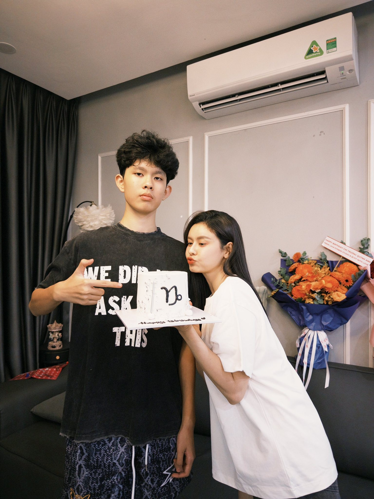 Trương Quỳnh Anh tự hào về chiều cao vượt trội của con trai. Ảnh: FB Trương Quỳnh Anh