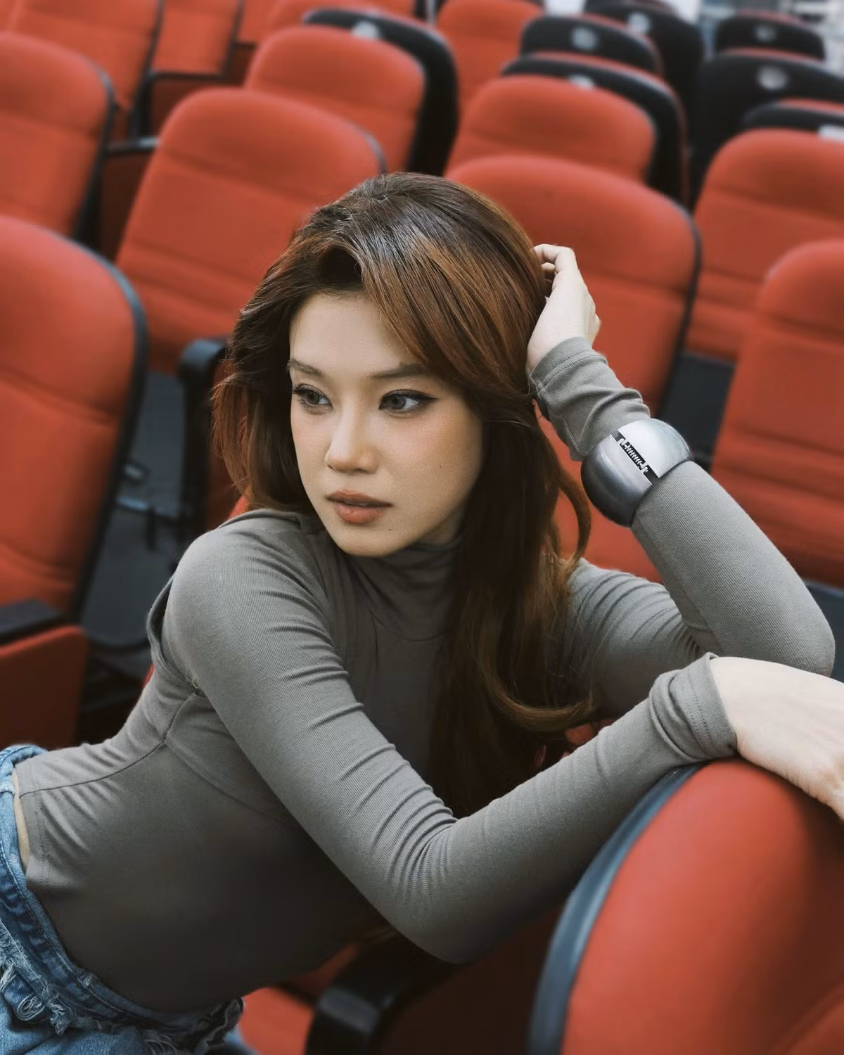 Sau gần 20 năm, Hoàng Yến Chibi đã có bước chuyển mình mạnh mẽ, không chỉ ghi dấu trong âm nhạc mà còn lấn sân lĩnh vực phim ảnh.