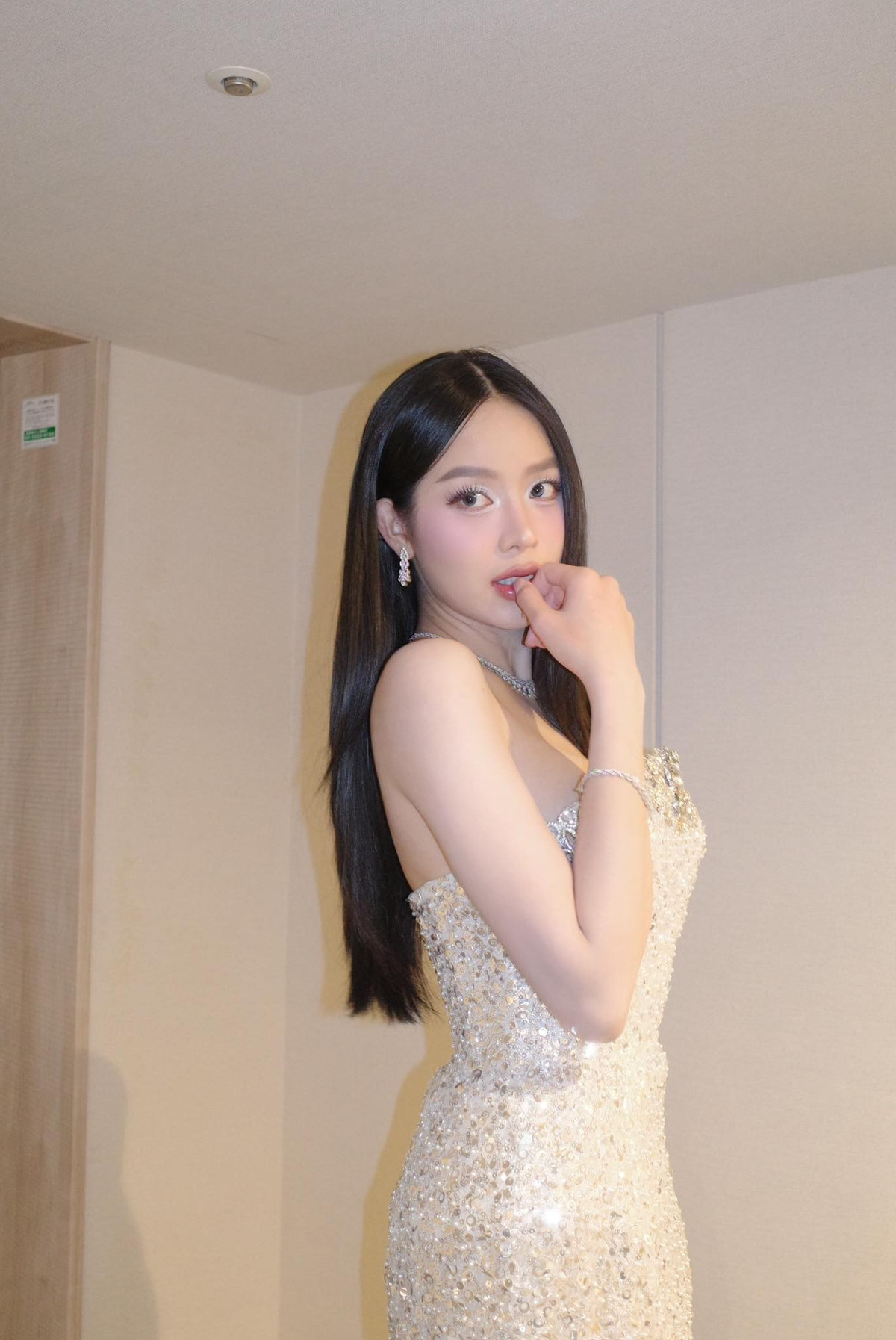 Hoa hậu Thanh Thuỷ diện đầm cúp ngực lấp lánh khi đồng hành với cuộc thi Miss International 2025 tại Nhật Bản. Ảnh: FB Huỳnh Thị Thanh Thủy