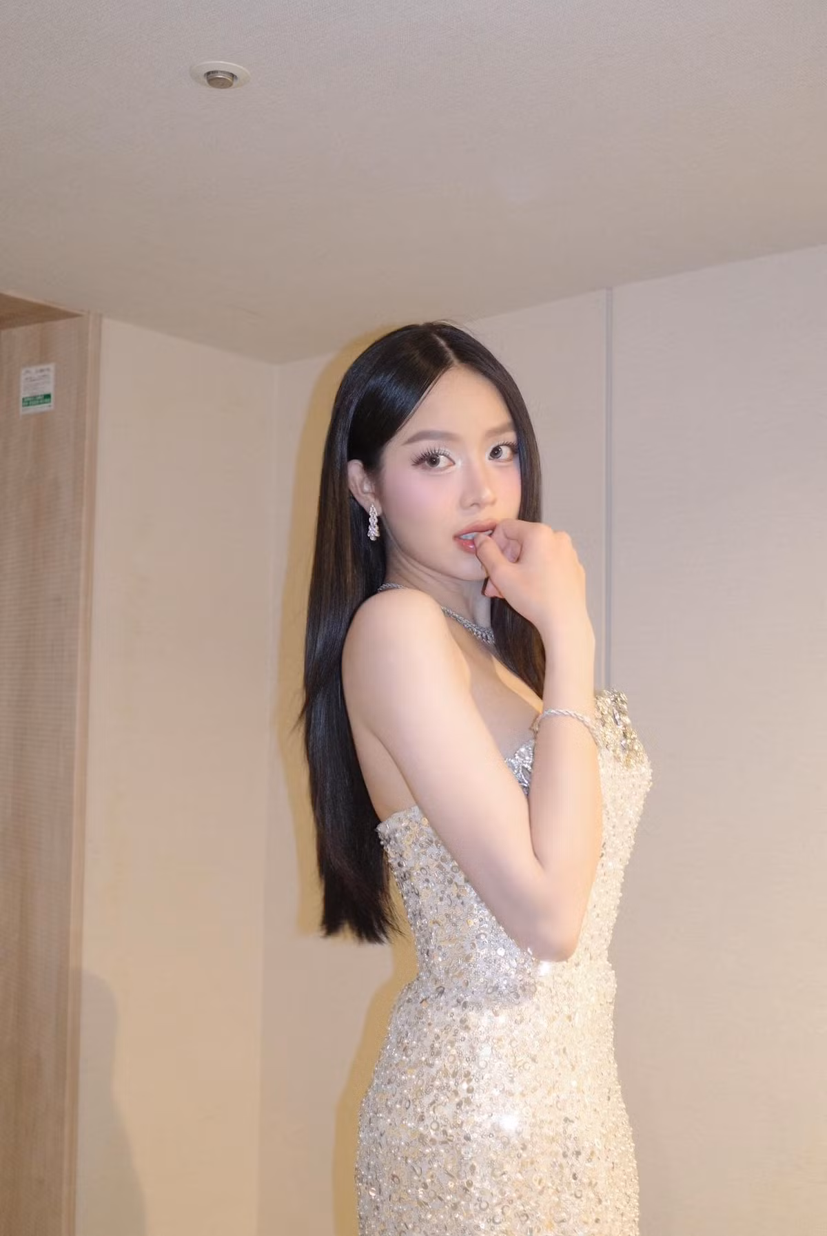 Hoa hậu Thanh Thuỷ diện đầm cúp ngực lấp lánh khi đồng hành với cuộc thi Miss International 2025 tại Nhật Bản. Ảnh: FB Huỳnh Thị Thanh Thủy