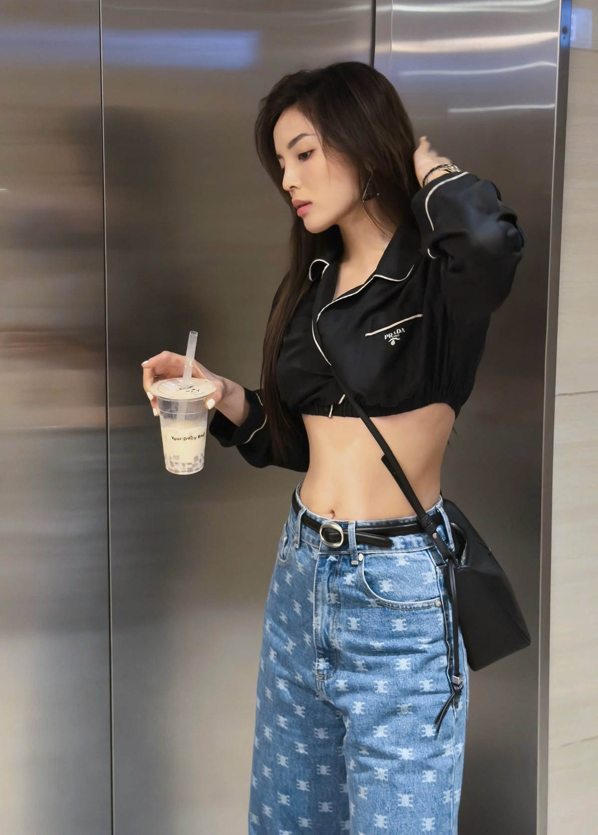 Tin tức sao Việt 3/12: Hoa hậu Kỳ Duyên vén áo khoe vòng eo săn chắc. Ảnh: FB Hoa hậu Nguyễn Cao Kỳ Duyên