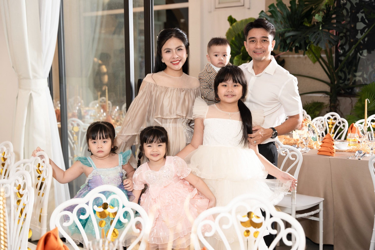 Vợ chồng Vân Trang mở tiệc kỷ niệm cưới ở biệt thự 1.000 m2. Ảnh: FB Vân Trang