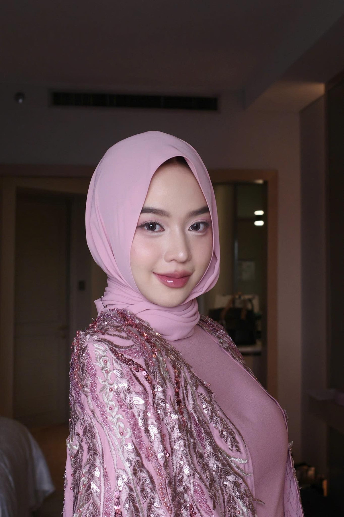 Hoa hậu Thanh Thủy lần đầu thử mặc trang phục Abaya khi đến công tác ở Malaysia. Ảnh: FB Huỳnh Thị Thanh Thủy
