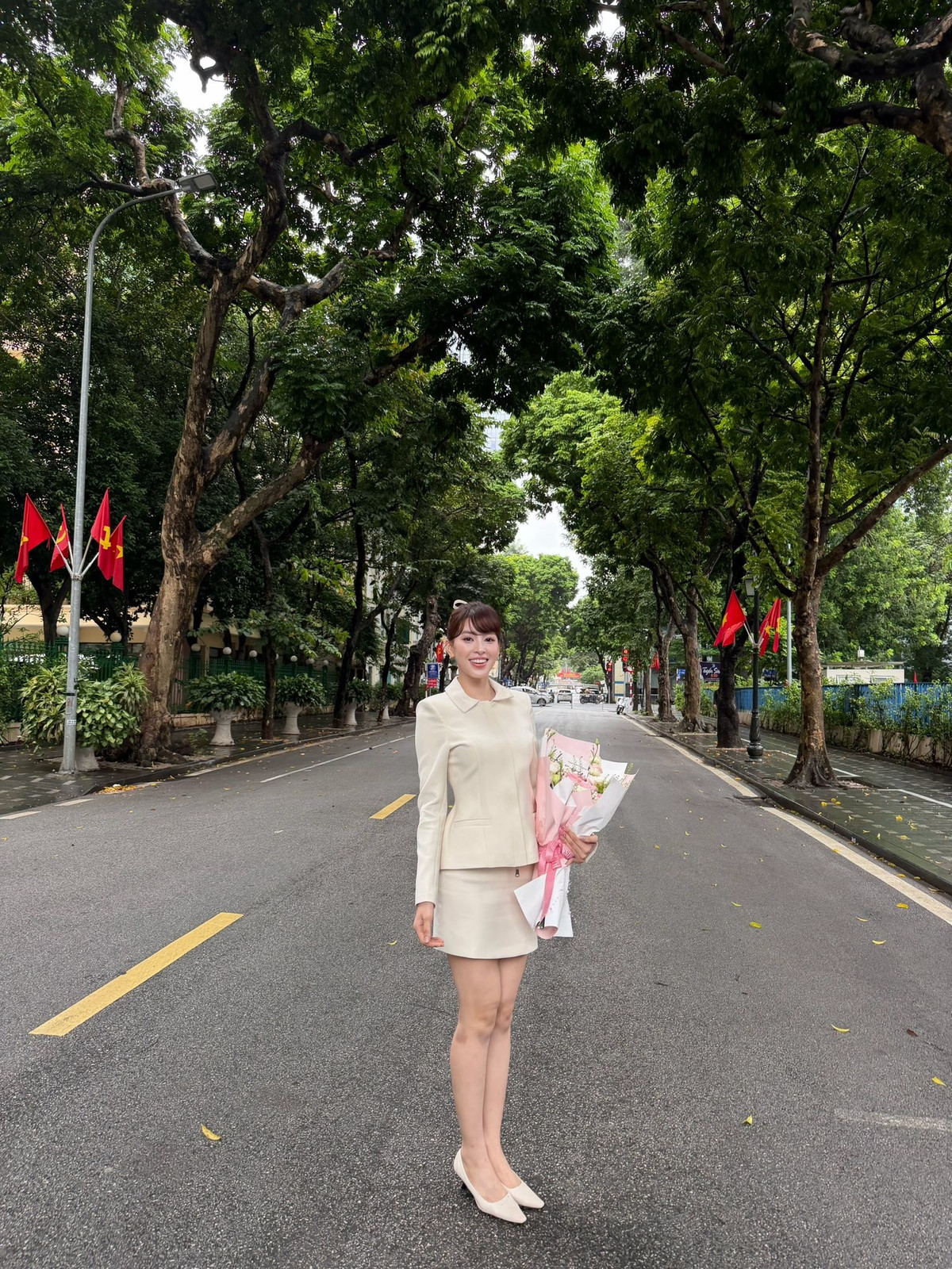 Hoa hậu Tiểu Vy mê mẩn thời tiết lạnh ở Hà Nội. Ảnh: FB Trần Tiểu Vy