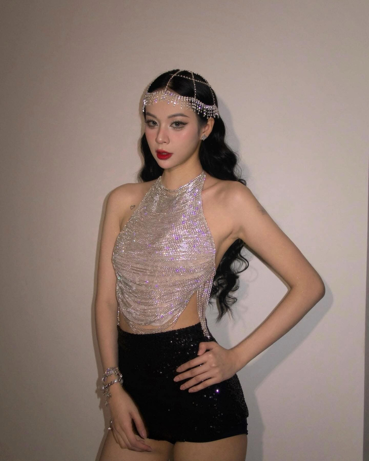 Sau cuộc thi, cô hoạt động trong làng giải trí Việt với vai trò người mẫu, ca hát. Ảnh: FB Phí Phương Anh