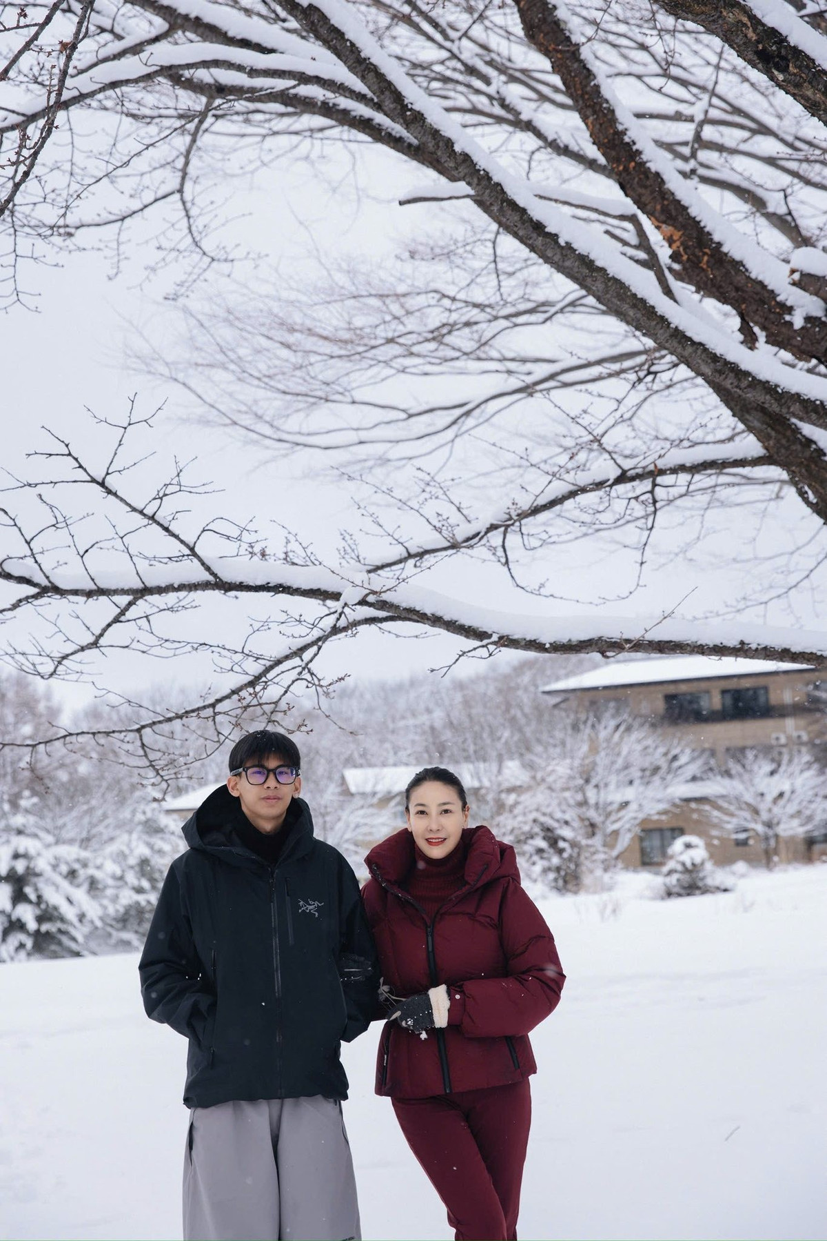 Hà Kiều Anh mừng con trai Kamen vừa tròn 18 tuổi, cao vượt xa mẹ, ngày càng chín chắn, trưởng thành. Ảnh: FB Ha Kieu Anh