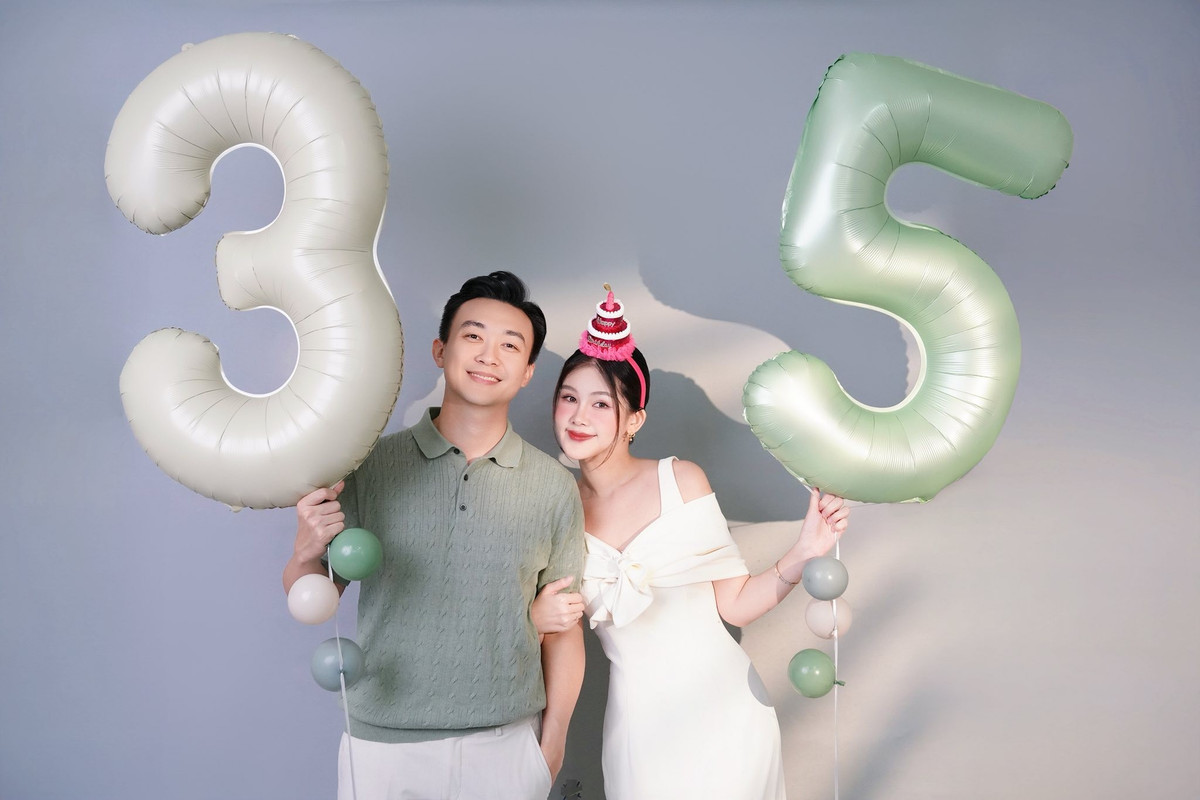 Hoa hậu Lê Âu Ngân Anh cùng tổ ấm nhỏ thực hiện bộ ảnh mới lưu giữ kỷ niệm, nhân dịp sinh nhật tuổi 35 của ông xã Phan Tô Ny. Ảnh: FB Lê Âu Ngân Anh