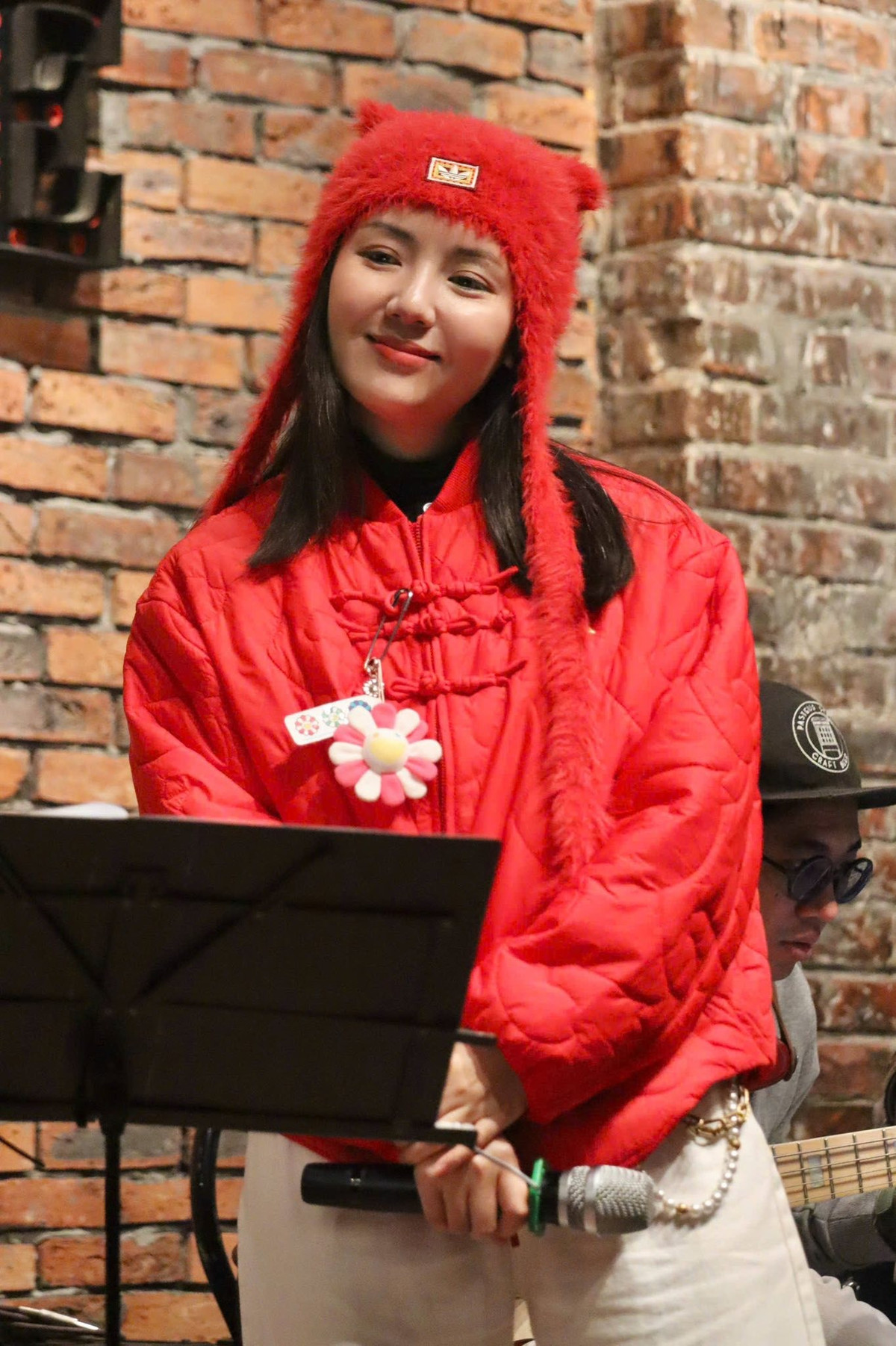 Theo chia sẻ, cô duy trì lối sống lành mạnh với chế độ sinh hoạt điều độ. Phương Linh thường xuyên tập yoga, chơi golf và chú trọng ăn uống khoa học để giữ gìn sức khỏe cũng như vóc dáng.