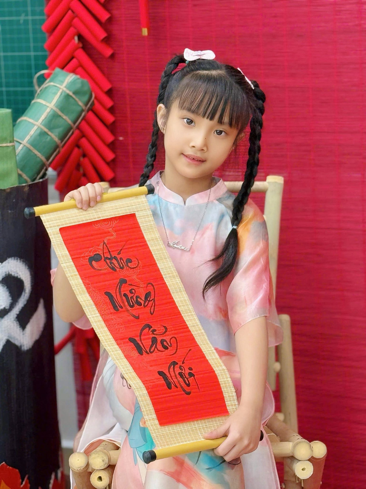 Diệp Lâm Anh khoe ảnh con gái Boorin diện áo dài chụp ảnh Tết. Ảnh: FB Diep Lam Anh