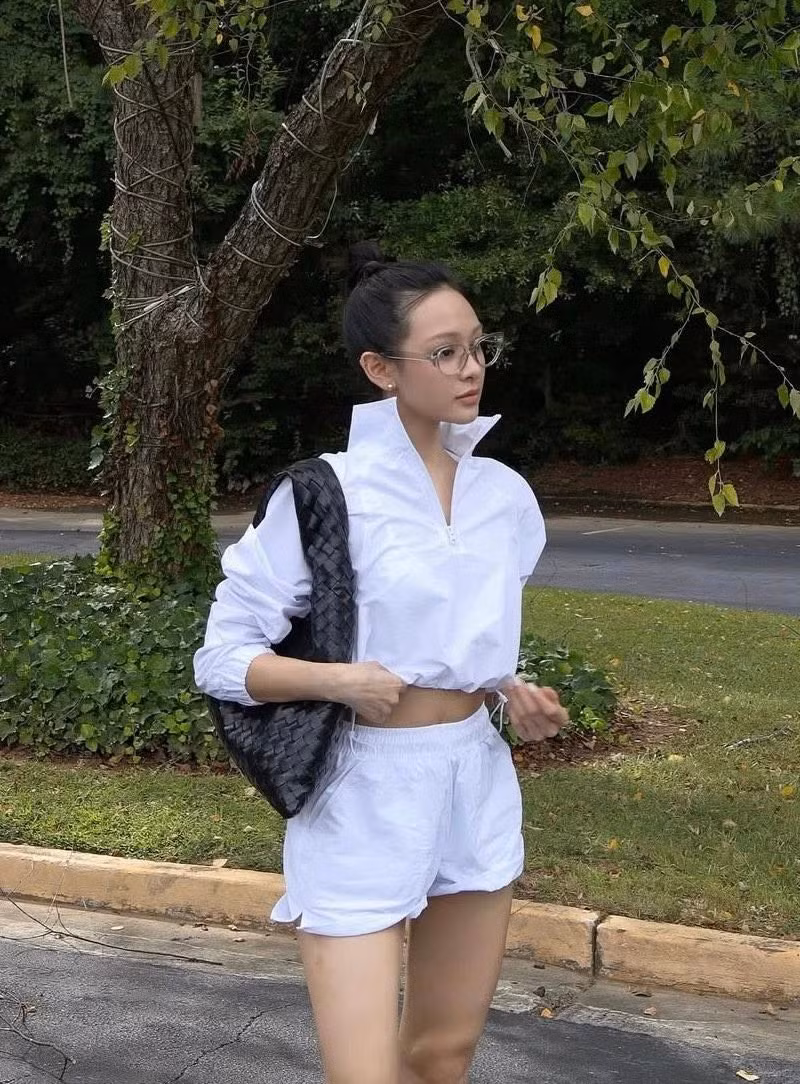 Hiền Hồ diện trang phục thể thao năng động. Ảnh: FB Hiền Hồ