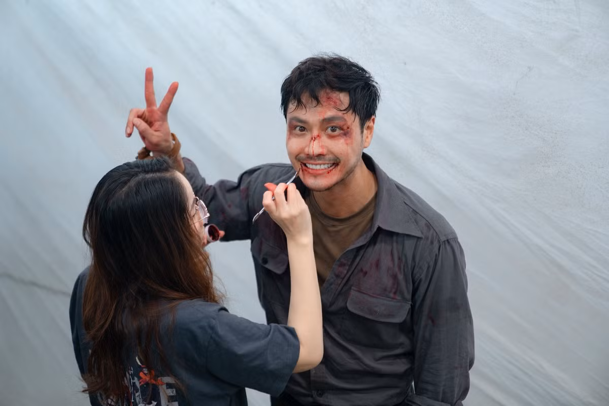 Thanh Sơn "xả" ảnh hậu trường phim "Tử chiến trên không". Ảnh: FB Thanh Sơn