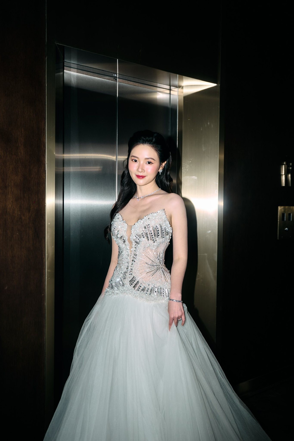 Midu xinh đẹp như nàng công chúa trong một sự kiện. Ảnh: FB Đặng Thị Mỹ Dung