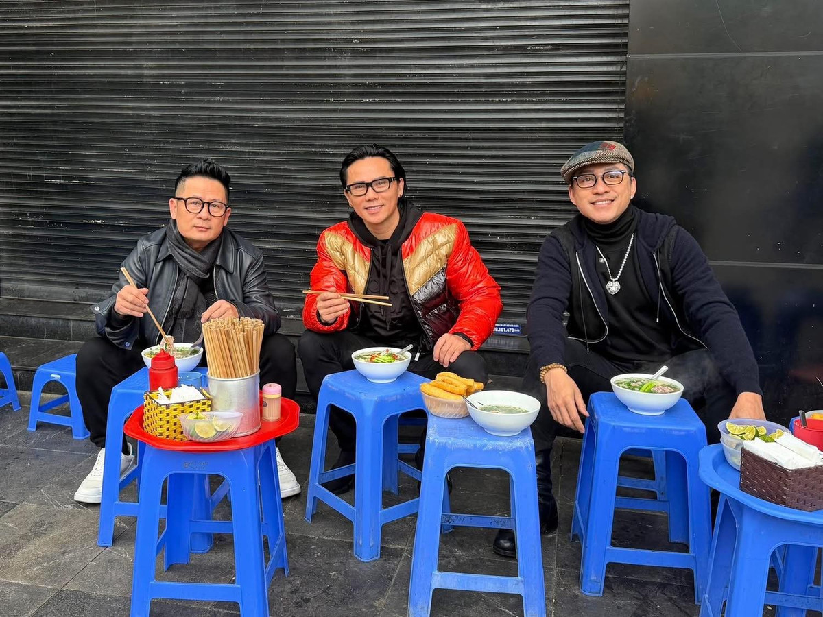 Thành viên nhóm Quả Dưa Hấu hội ngộ, gồm: ca sĩ Bằng Kiều, Tuấn Hưng, Tú Dưa. Ảnh: FB Tuan Hung Nguyen